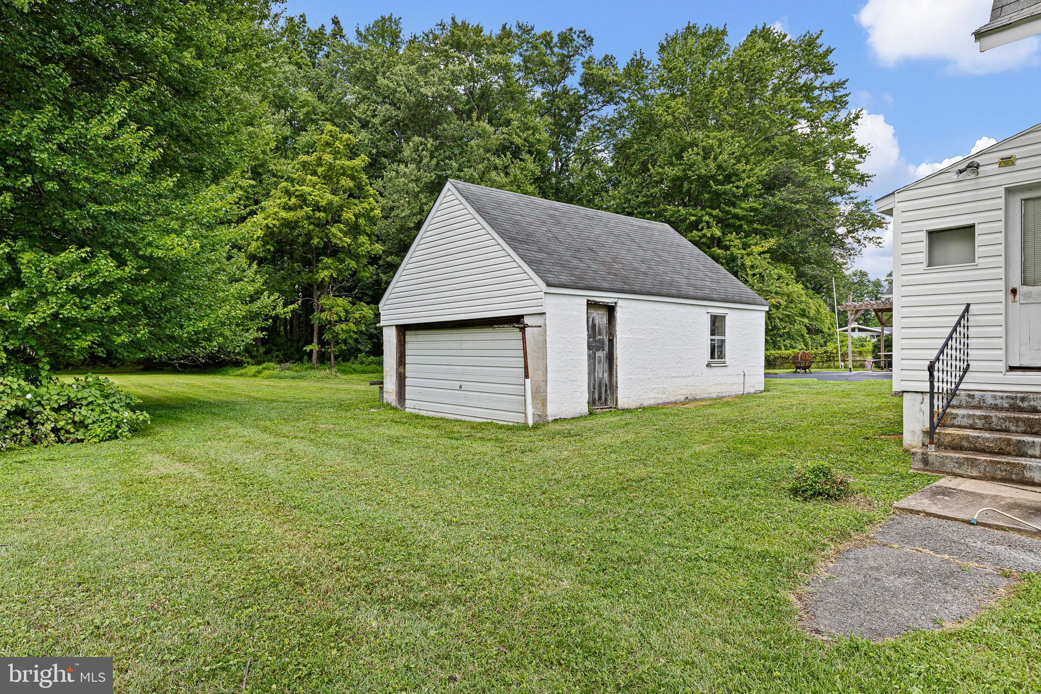 2061 PLEASANT VALLEY ROAD