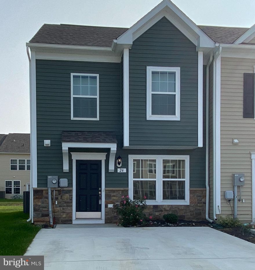 This stunning end-unit townhouse in McCauley's Crossing boasts a prime location.  Step inside and immediately notice the pride of ownership. Just built in 2019, you can enjoy peace of mind and worry-free living for years to come. The open-concept layout creates a spacious and inviting atmosphere. The large be en suite enjoys its own primary bathroom.  And the laundry room is also conveniently located upstairs.   A beautiful fireplace graces the living room.   With its desirable location and thoughtful maintenance, this end-unit townhouse truly stands out. Don't miss your opportunity to call this home. Schedule a viewing today and discover the perfect blend of style, comfort, and convenience.