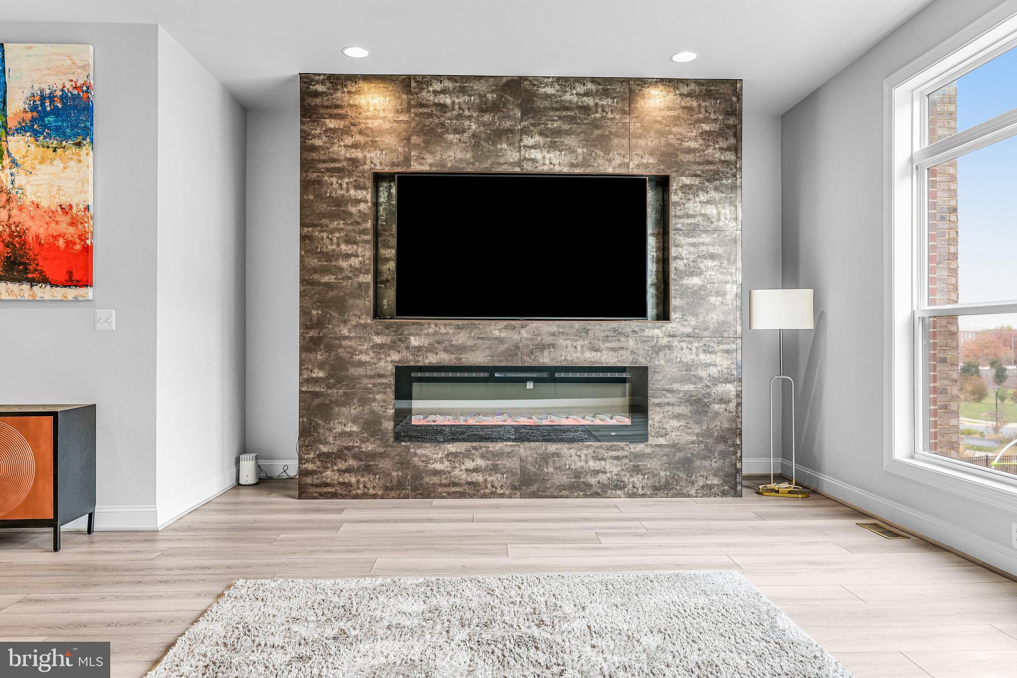 WEST OAKS CORNER - Residential