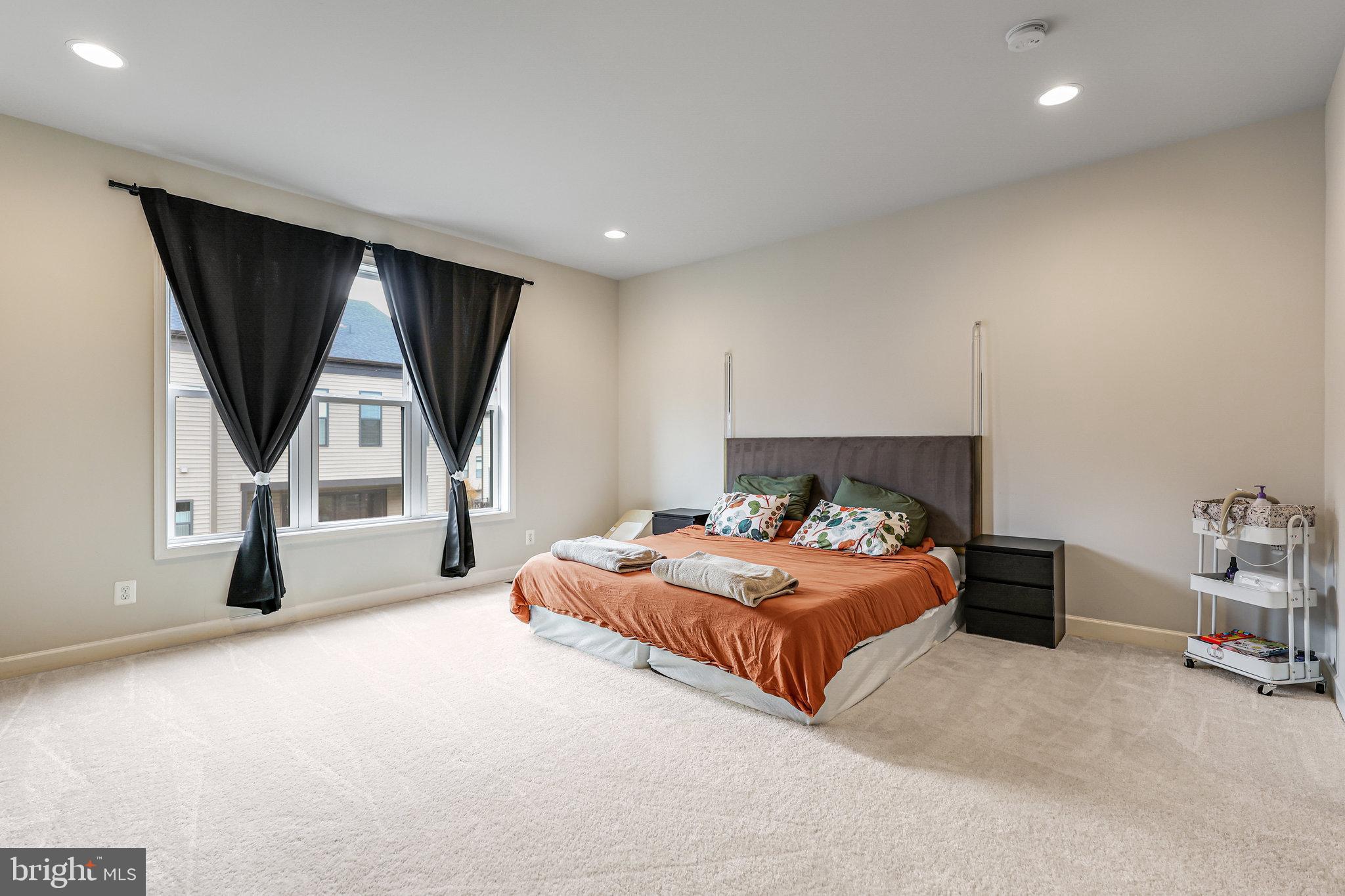 WEST OAKS CORNER - Residential