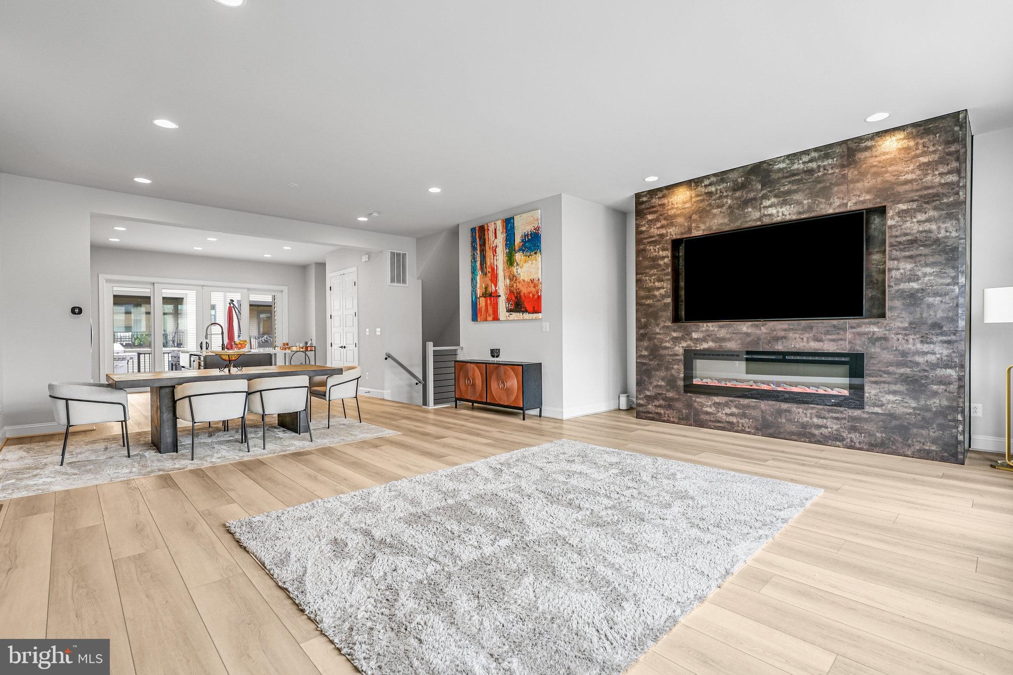 WEST OAKS CORNER - Residential