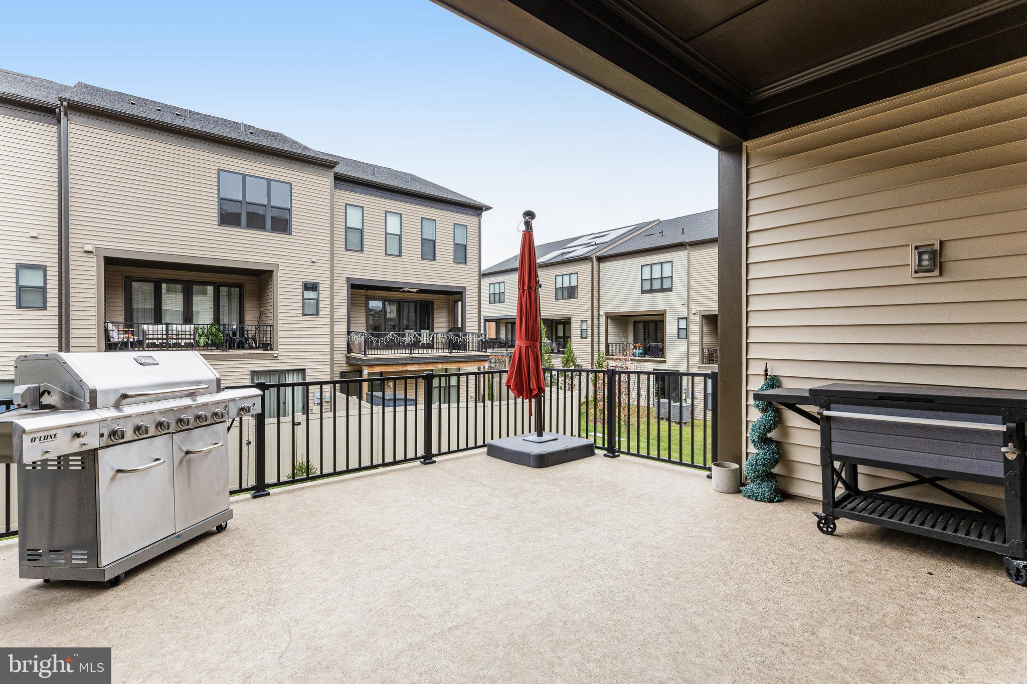 WEST OAKS CORNER - Residential