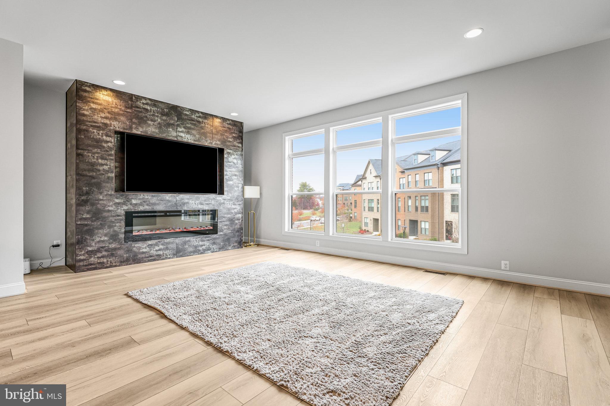 WEST OAKS CORNER - Residential