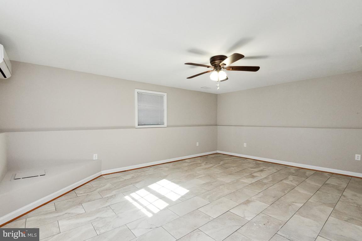 SNOW HILL MANOR - Residential