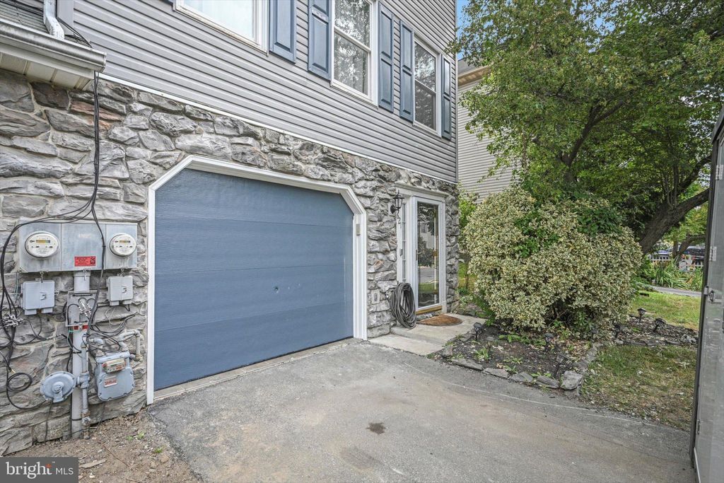 Photo of 621 EMERALD DR, LANCASTER, PA 17603 (MLS # PALA2039580)