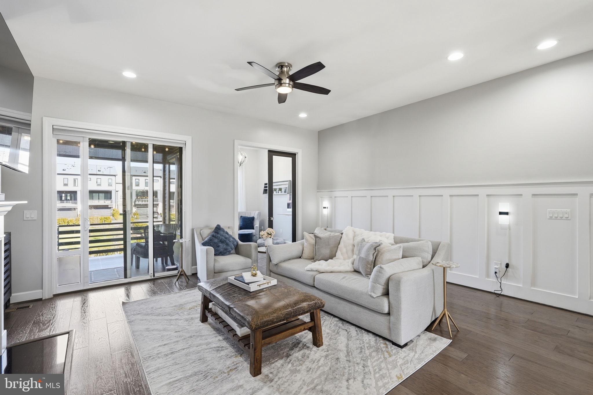 ONE LOUDOUN - Residential