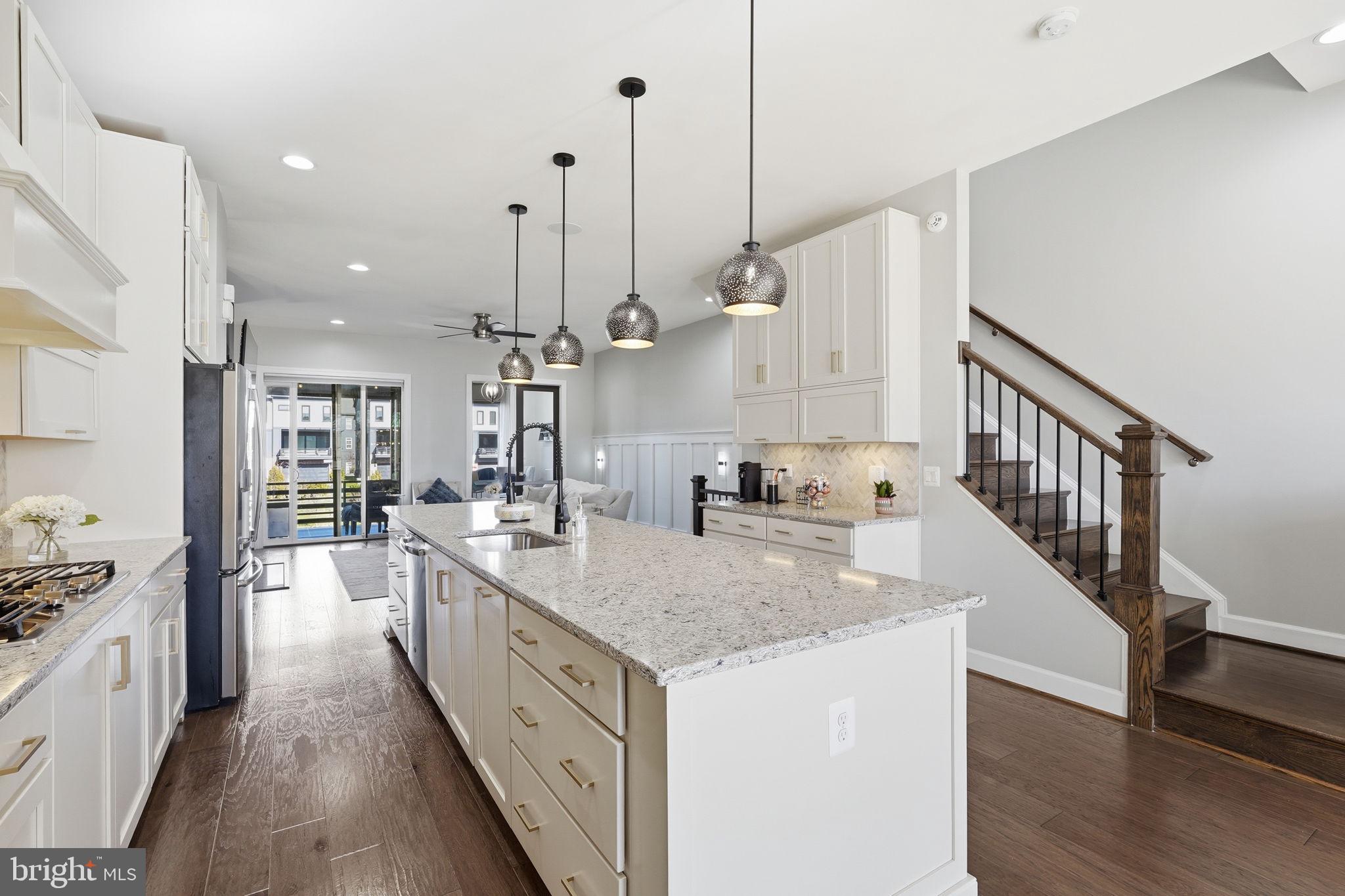 ONE LOUDOUN - Residential