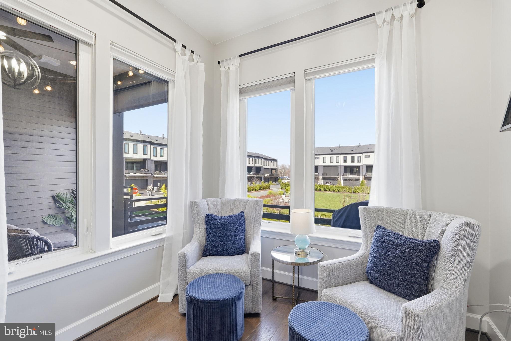 ONE LOUDOUN - Residential