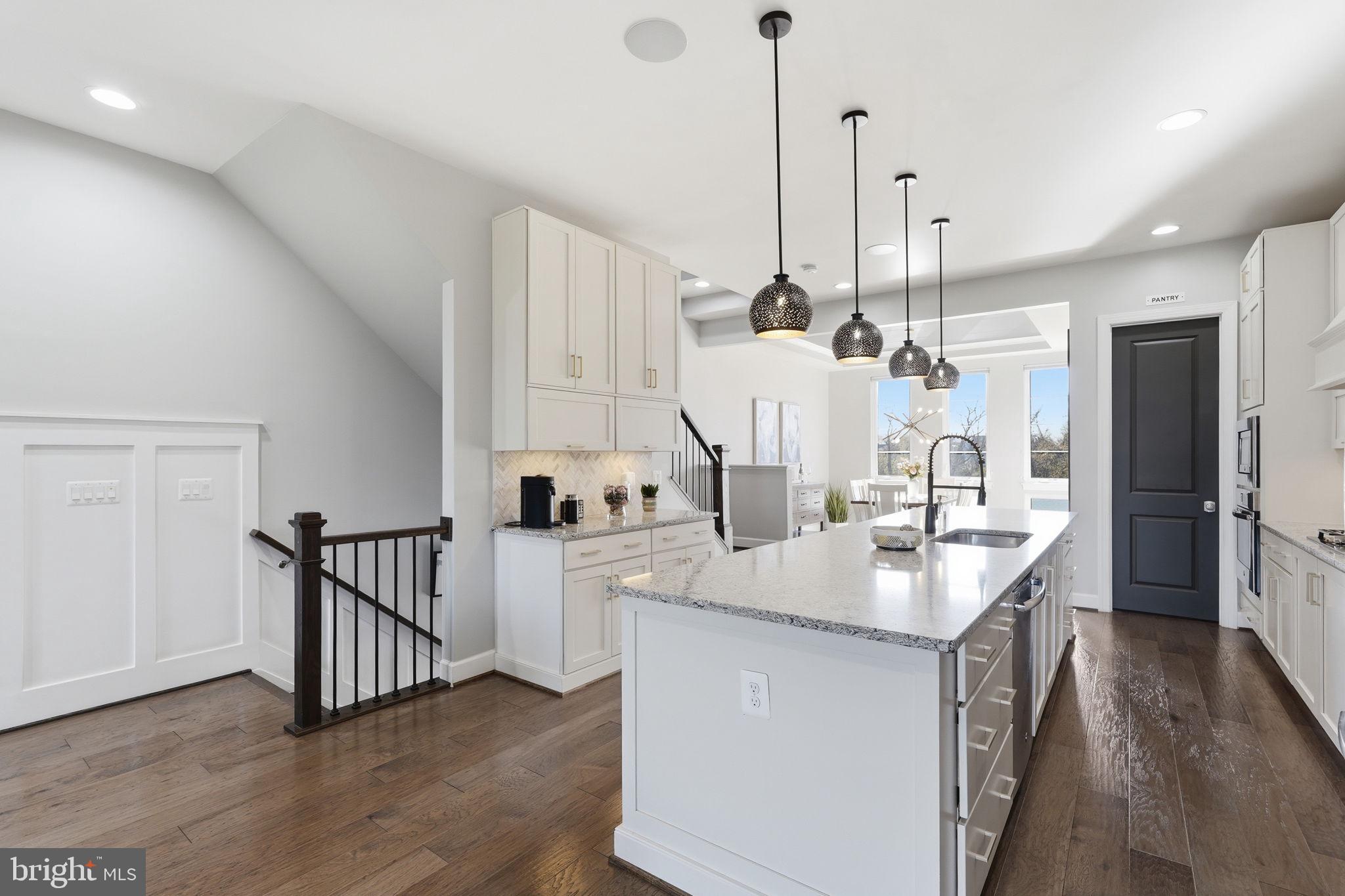 ONE LOUDOUN - Residential