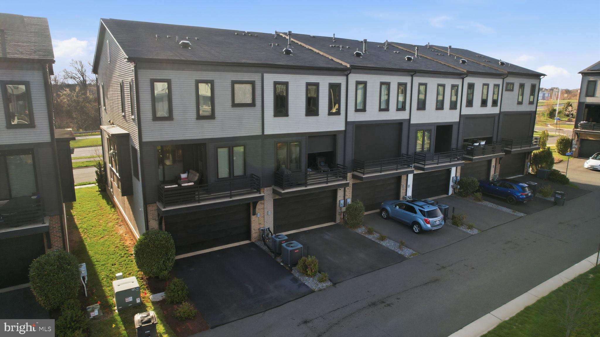 ONE LOUDOUN - Residential