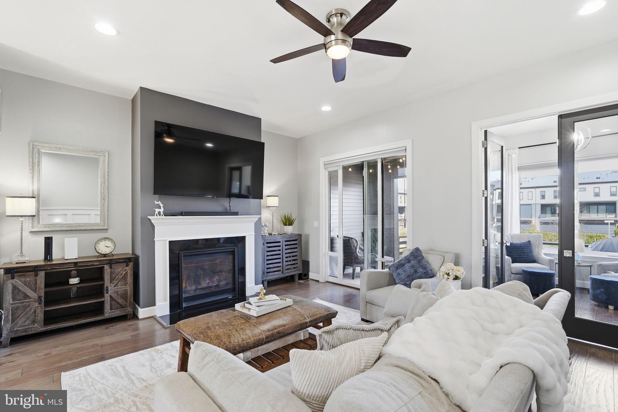 ONE LOUDOUN - Residential