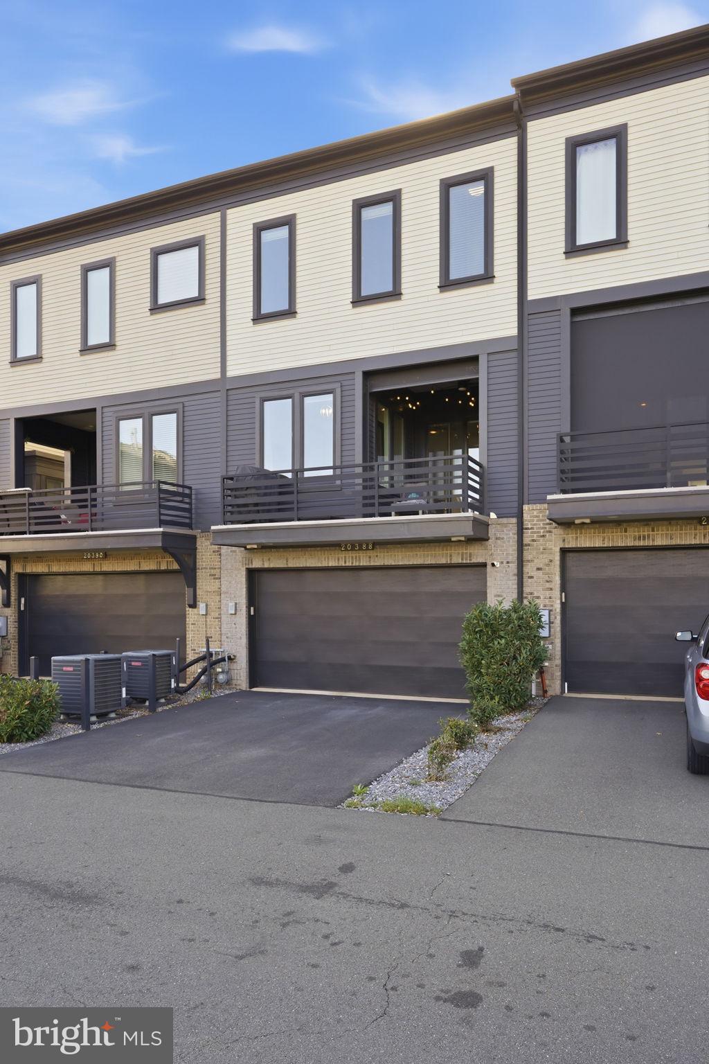 ONE LOUDOUN - Residential