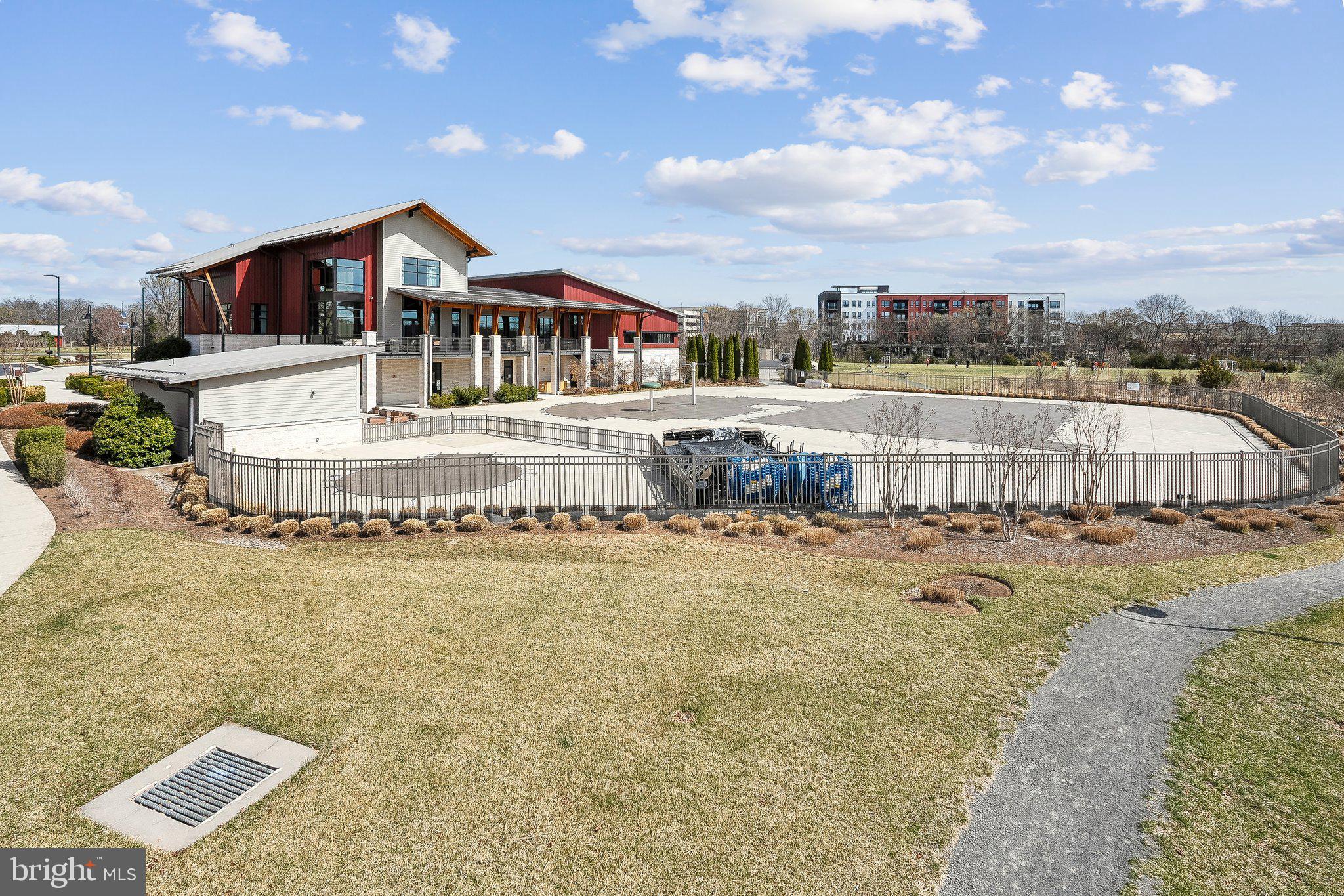 ONE LOUDOUN - Residential