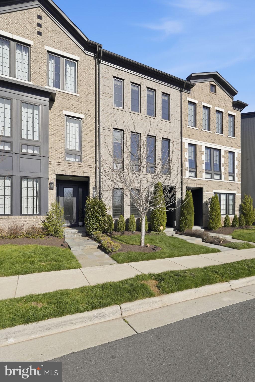 ONE LOUDOUN - Residential