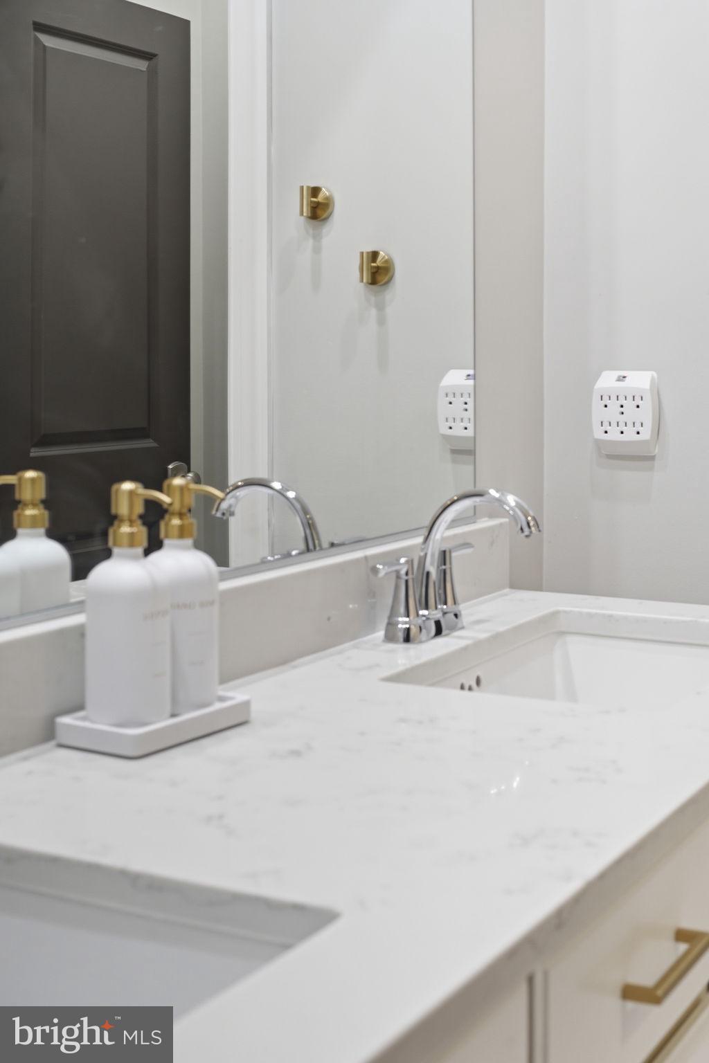 ONE LOUDOUN - Residential