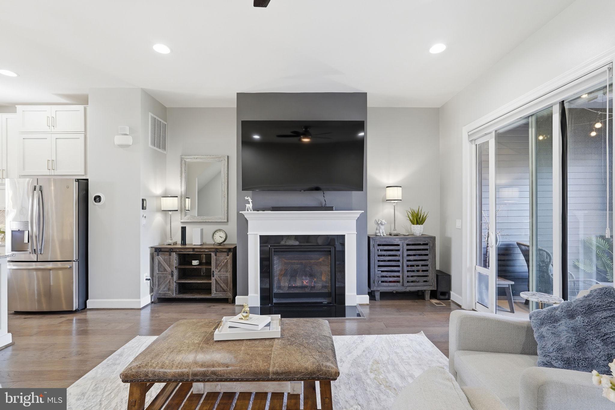 ONE LOUDOUN - Residential