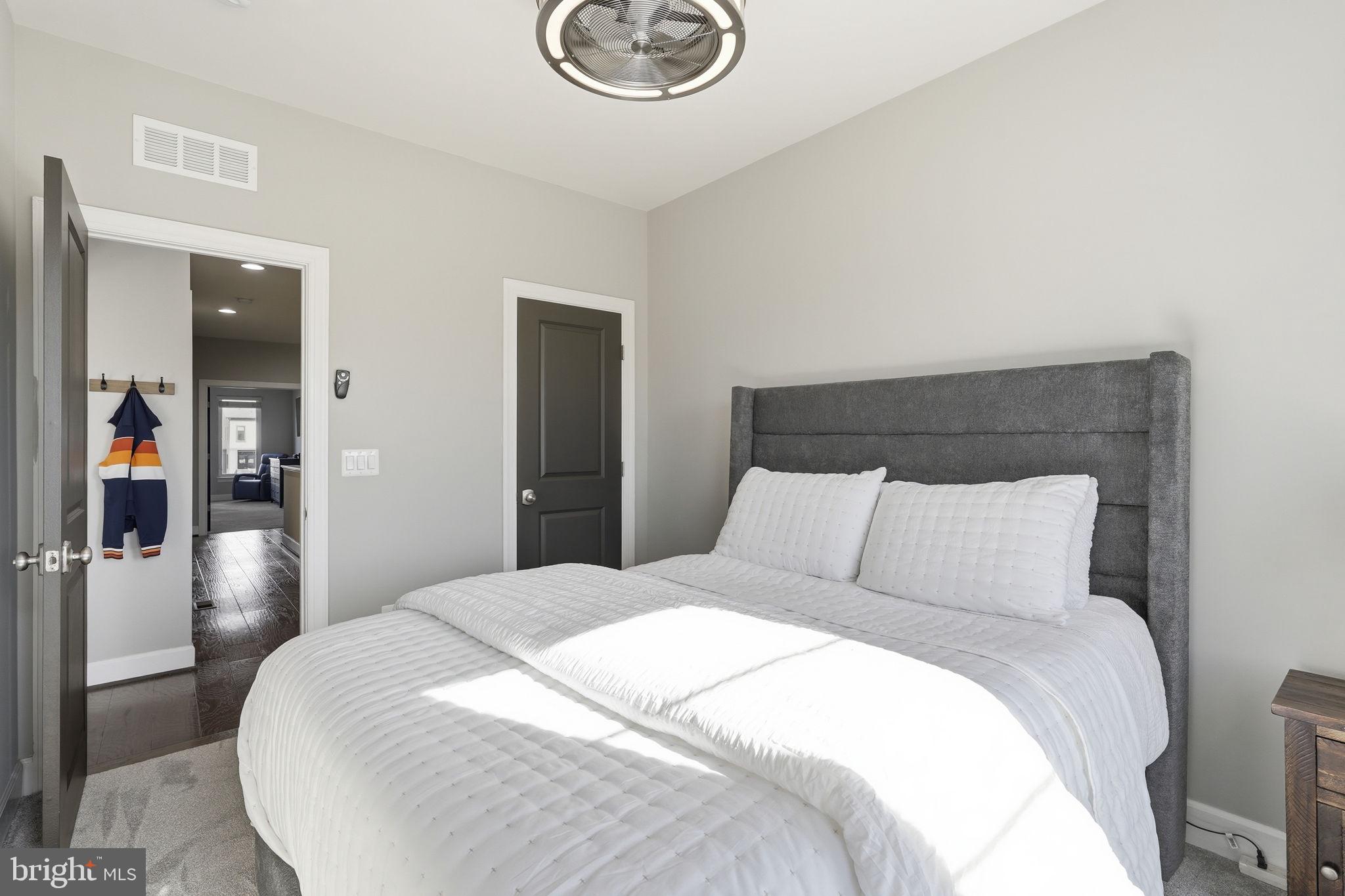 ONE LOUDOUN - Residential