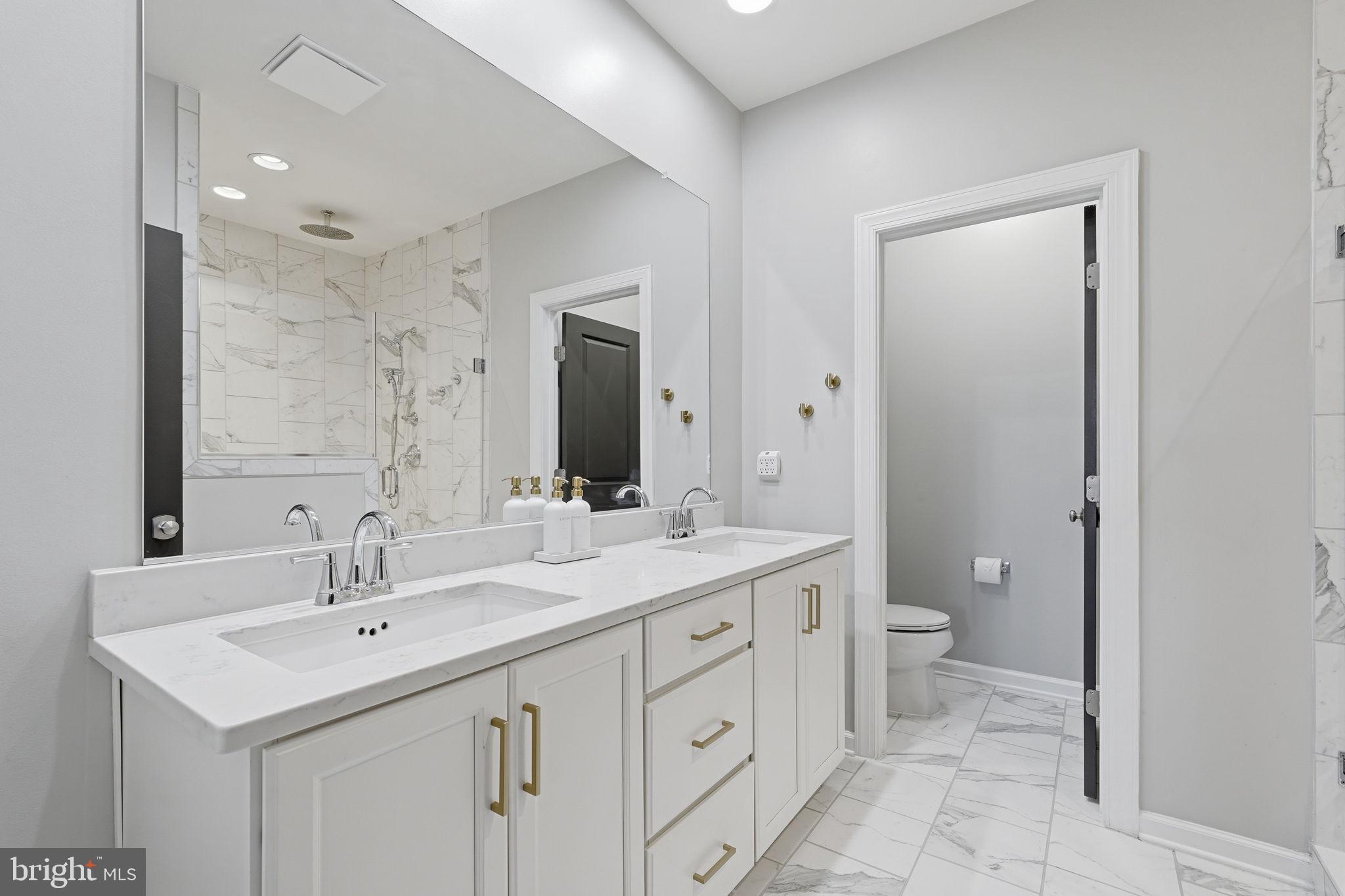 ONE LOUDOUN - Residential