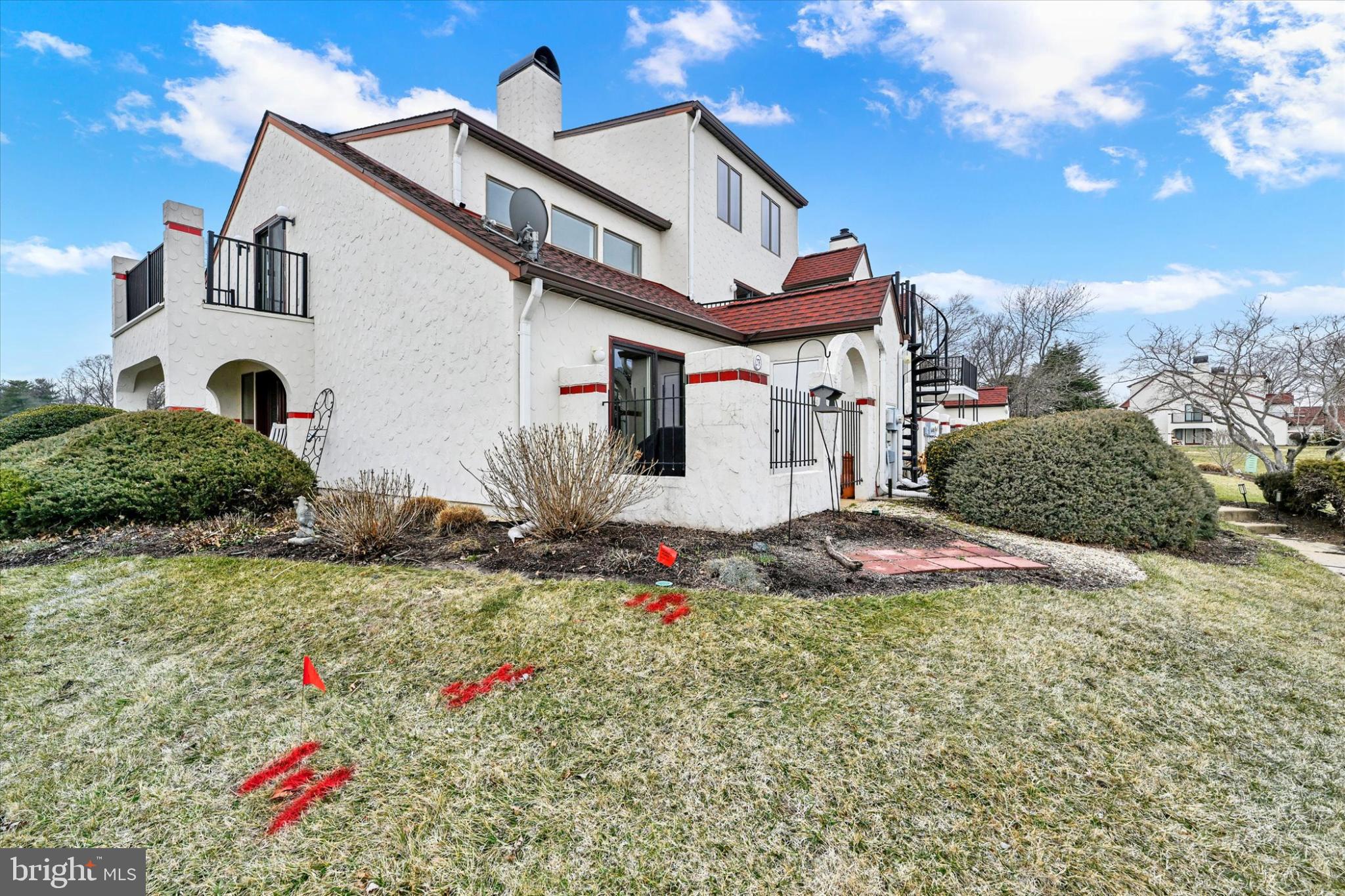 QUEENS LANDING - Residential