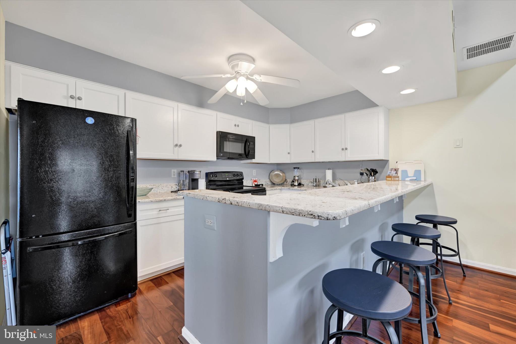 QUEENS LANDING - Residential