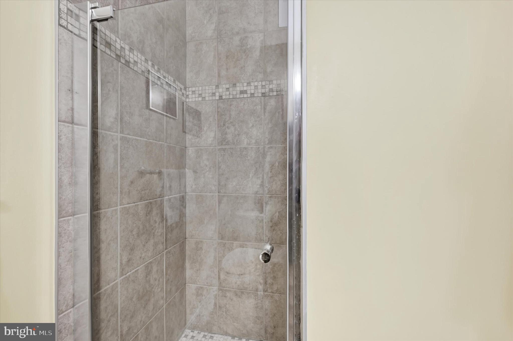 QUEENS LANDING - Residential