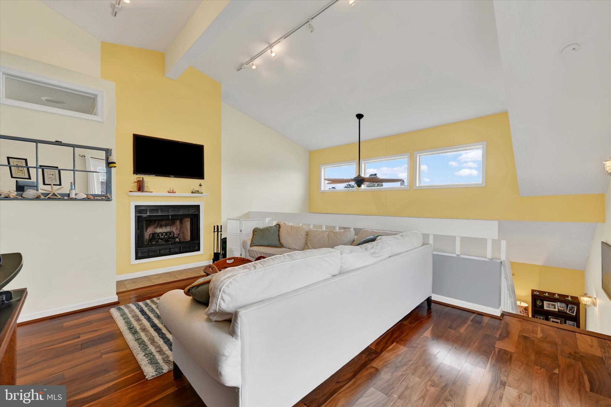 QUEENS LANDING - Residential