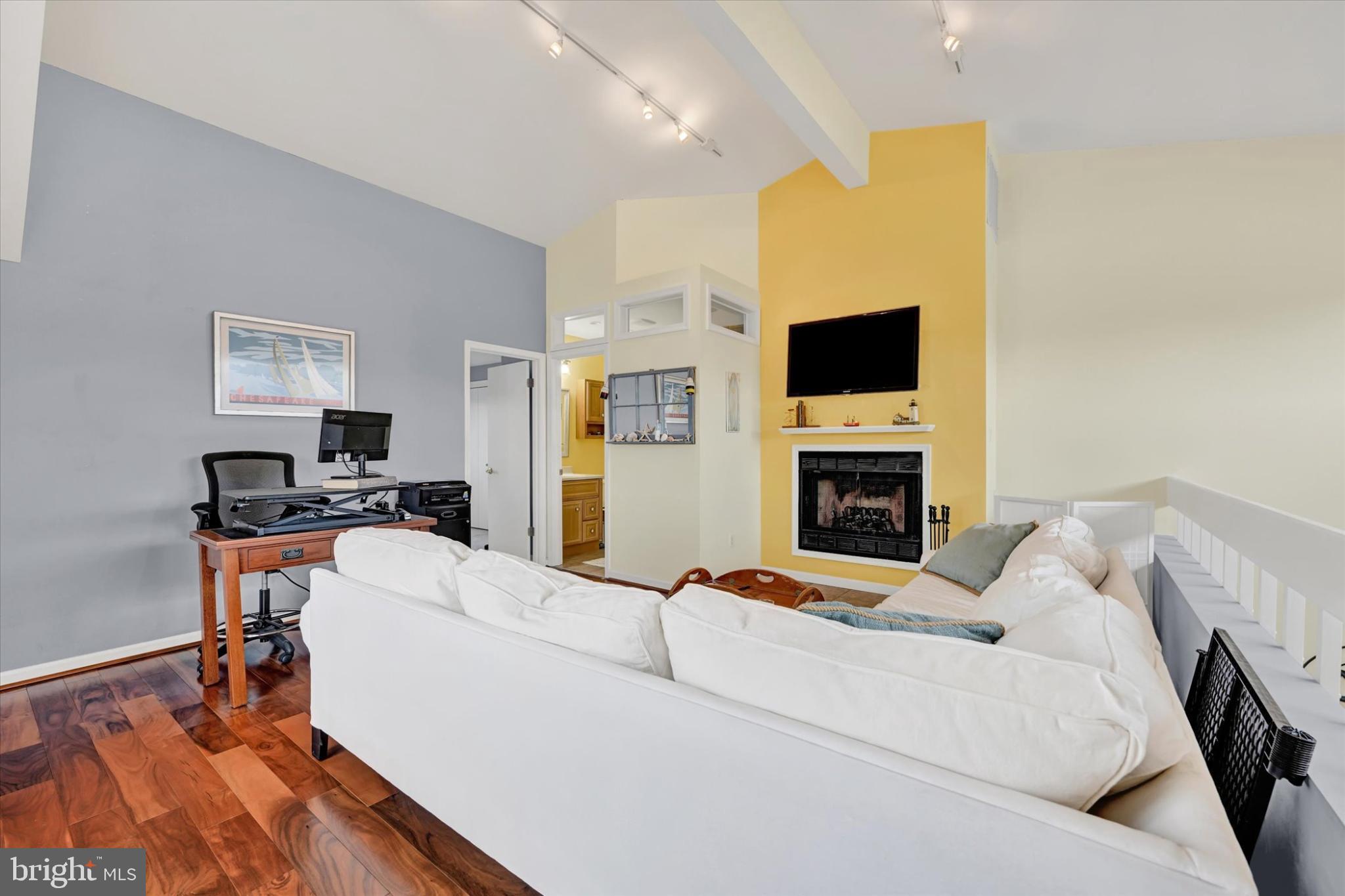 QUEENS LANDING - Residential