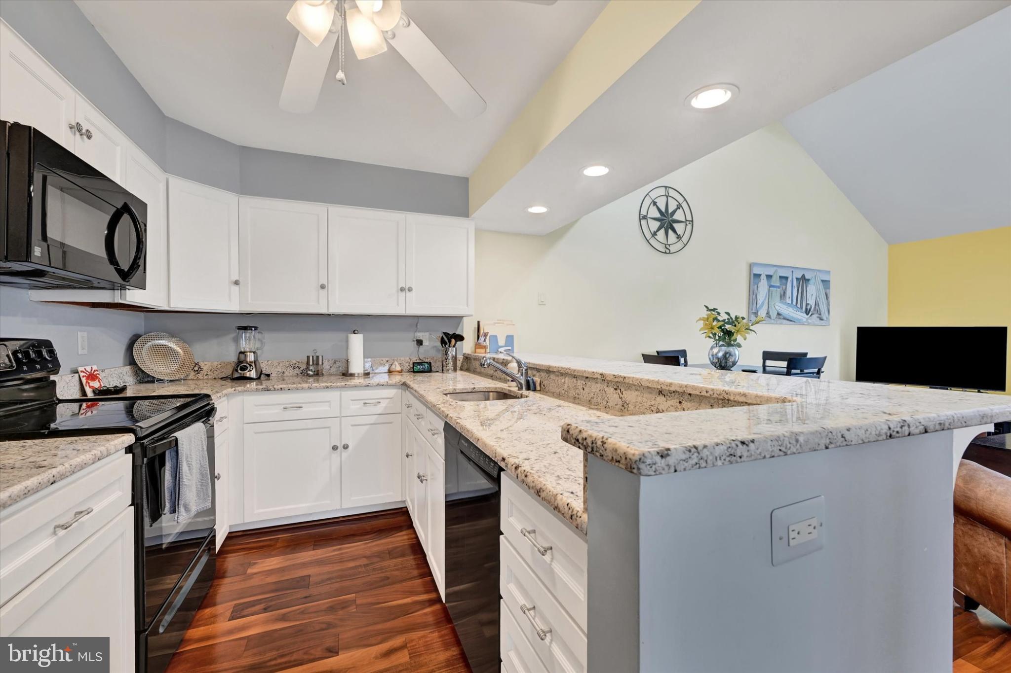 QUEENS LANDING - Residential