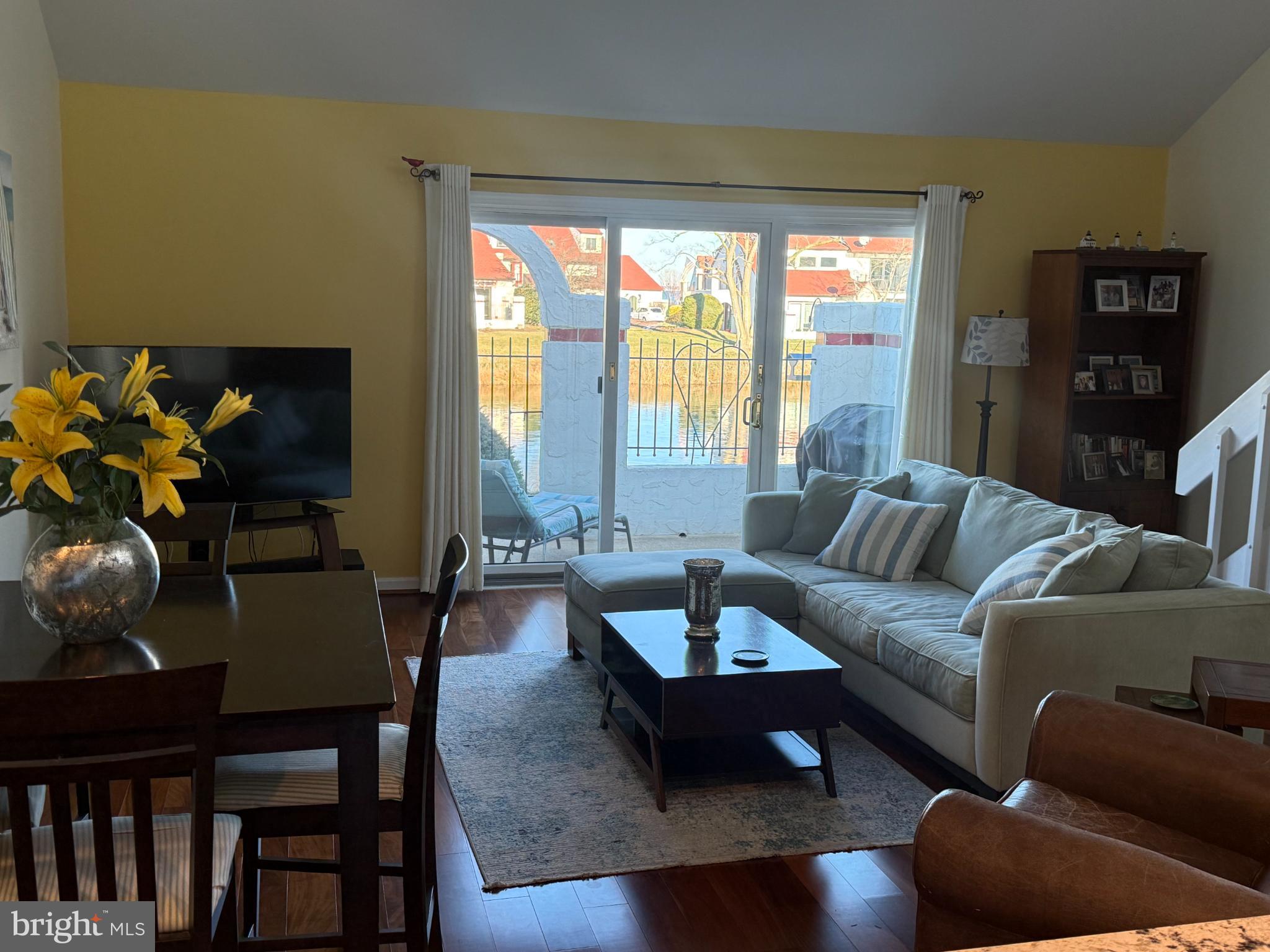 QUEENS LANDING - Residential