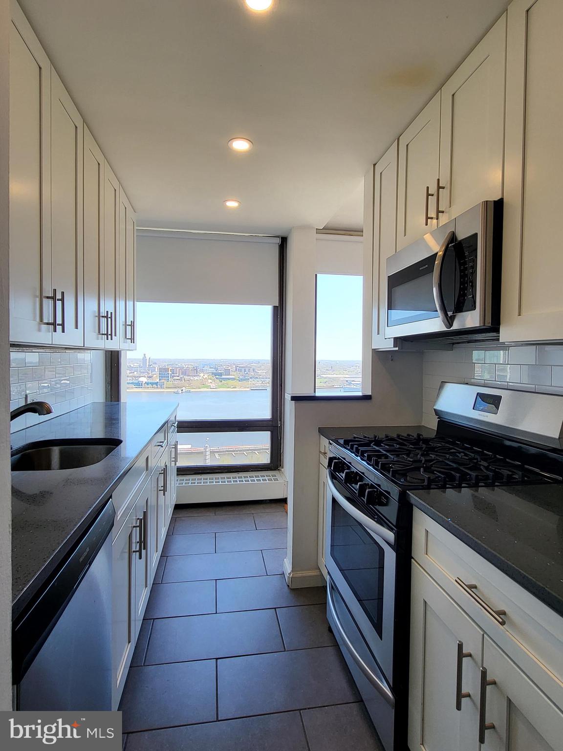 SOCIETY HILL - Residential Lease