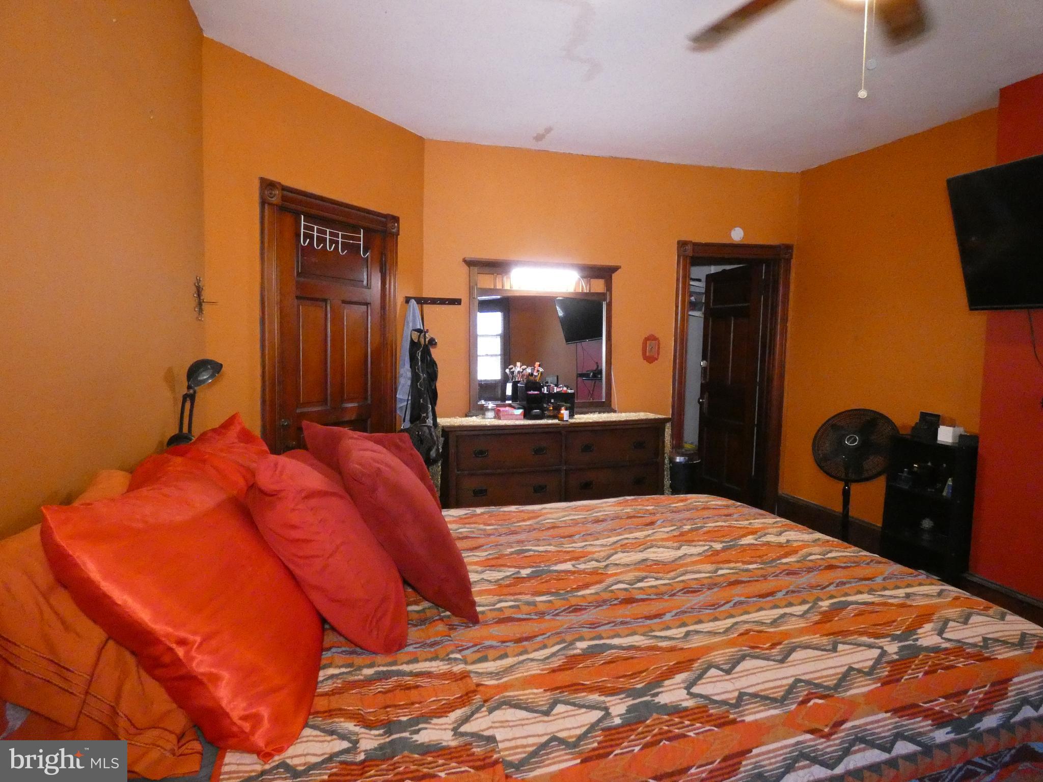 EAST OAK LANE - Residential