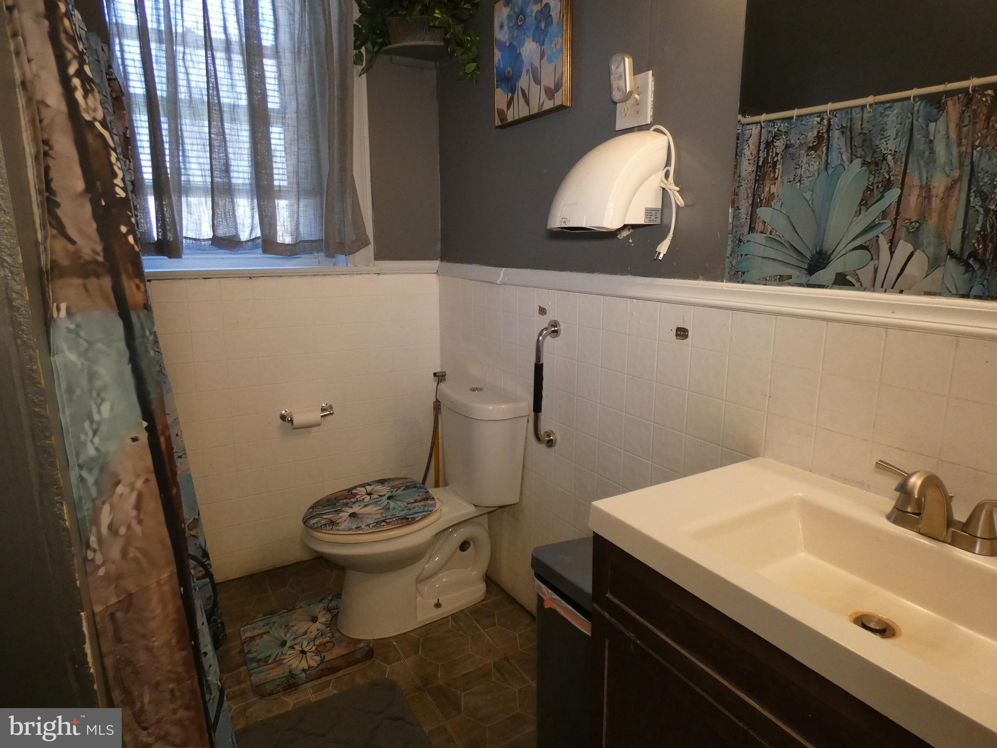 EAST OAK LANE - Residential