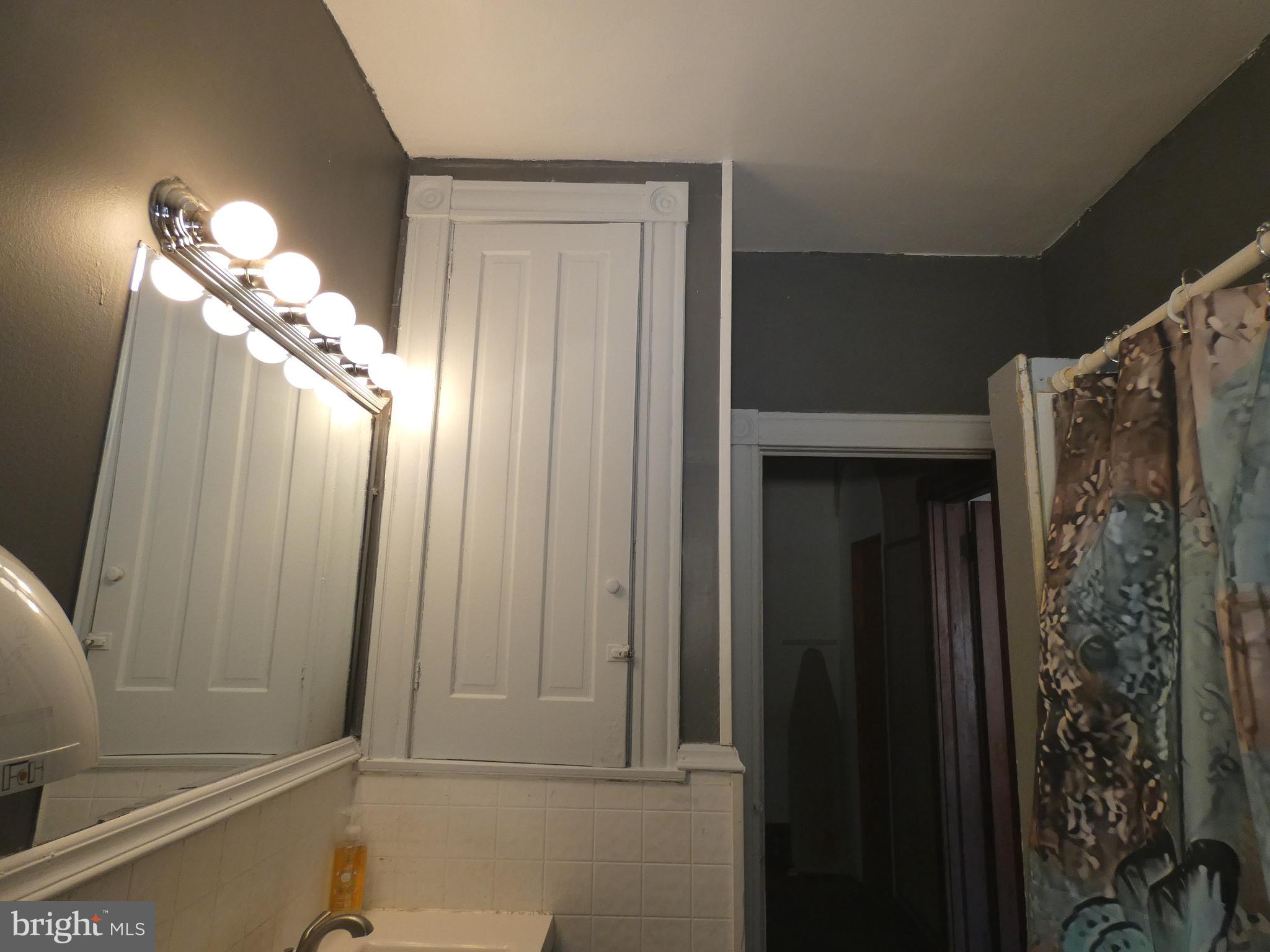 EAST OAK LANE - Residential