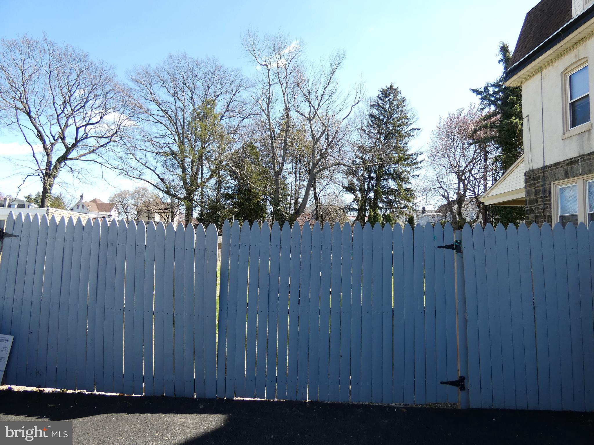 EAST OAK LANE - Residential