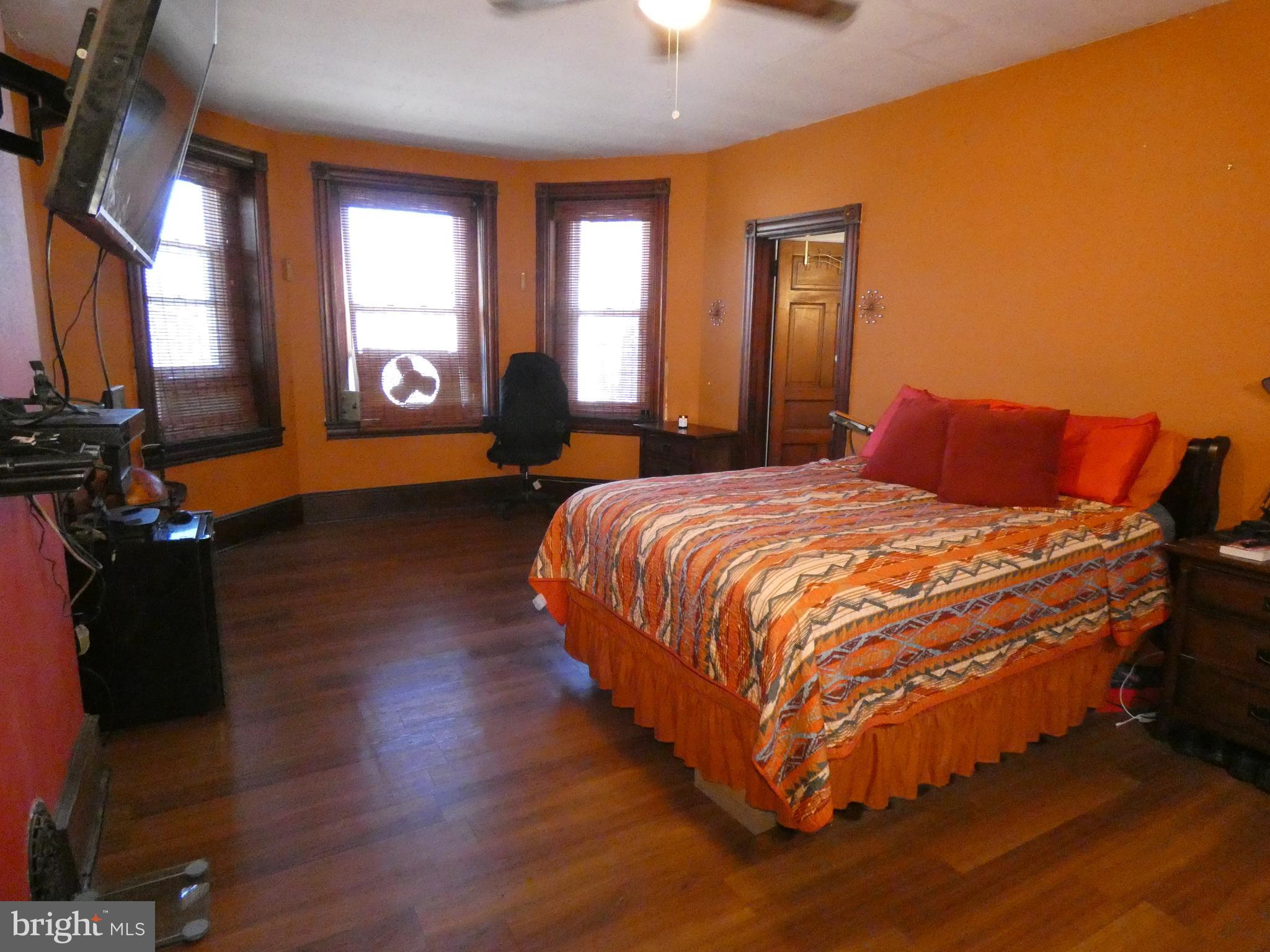 EAST OAK LANE - Residential