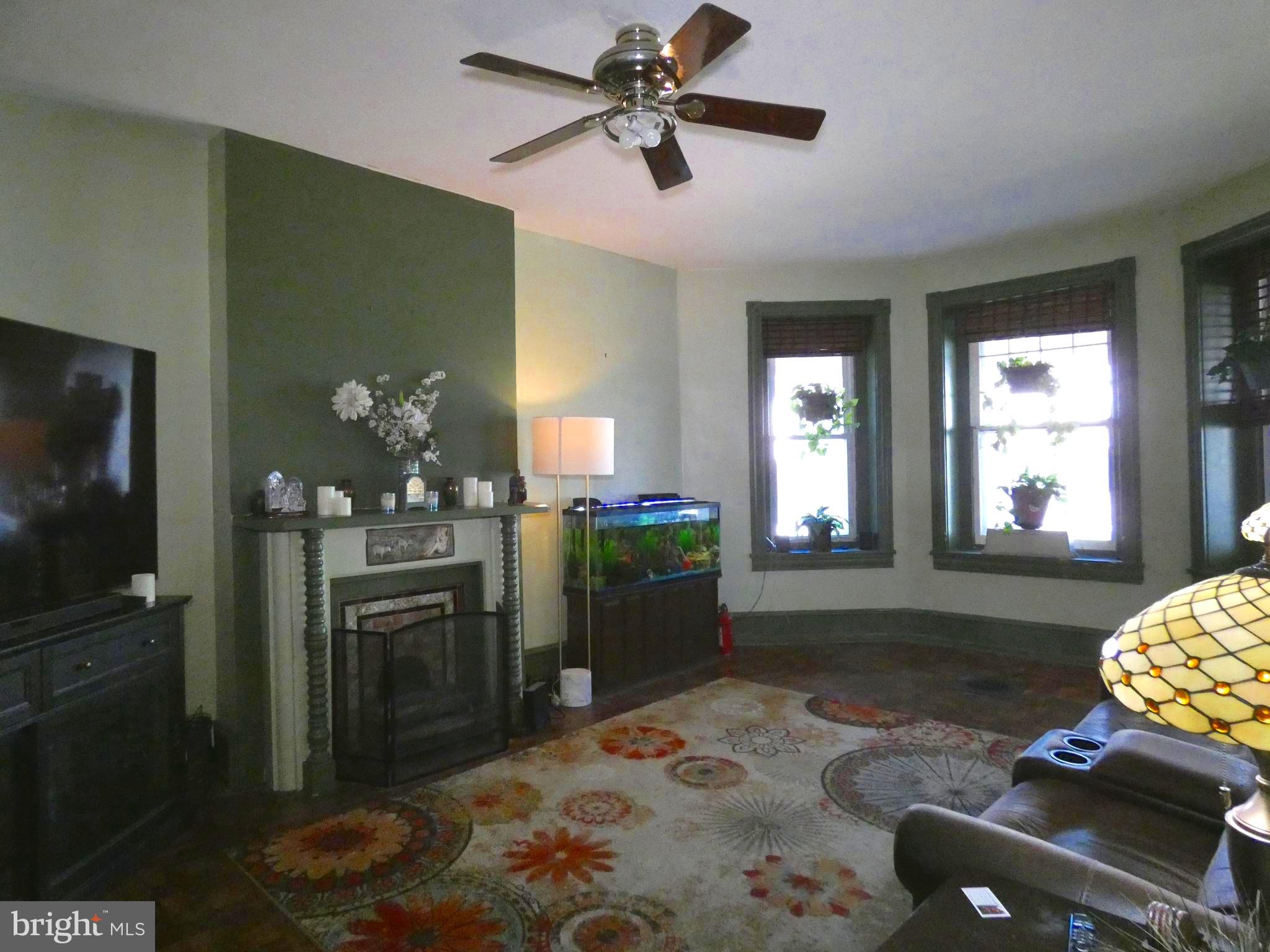 EAST OAK LANE - Residential