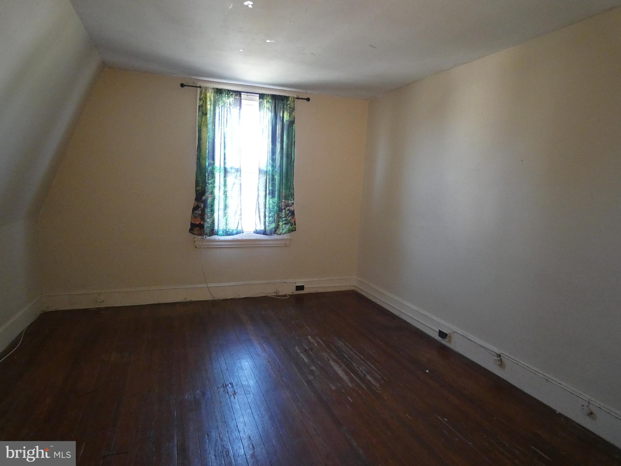 EAST OAK LANE - Residential