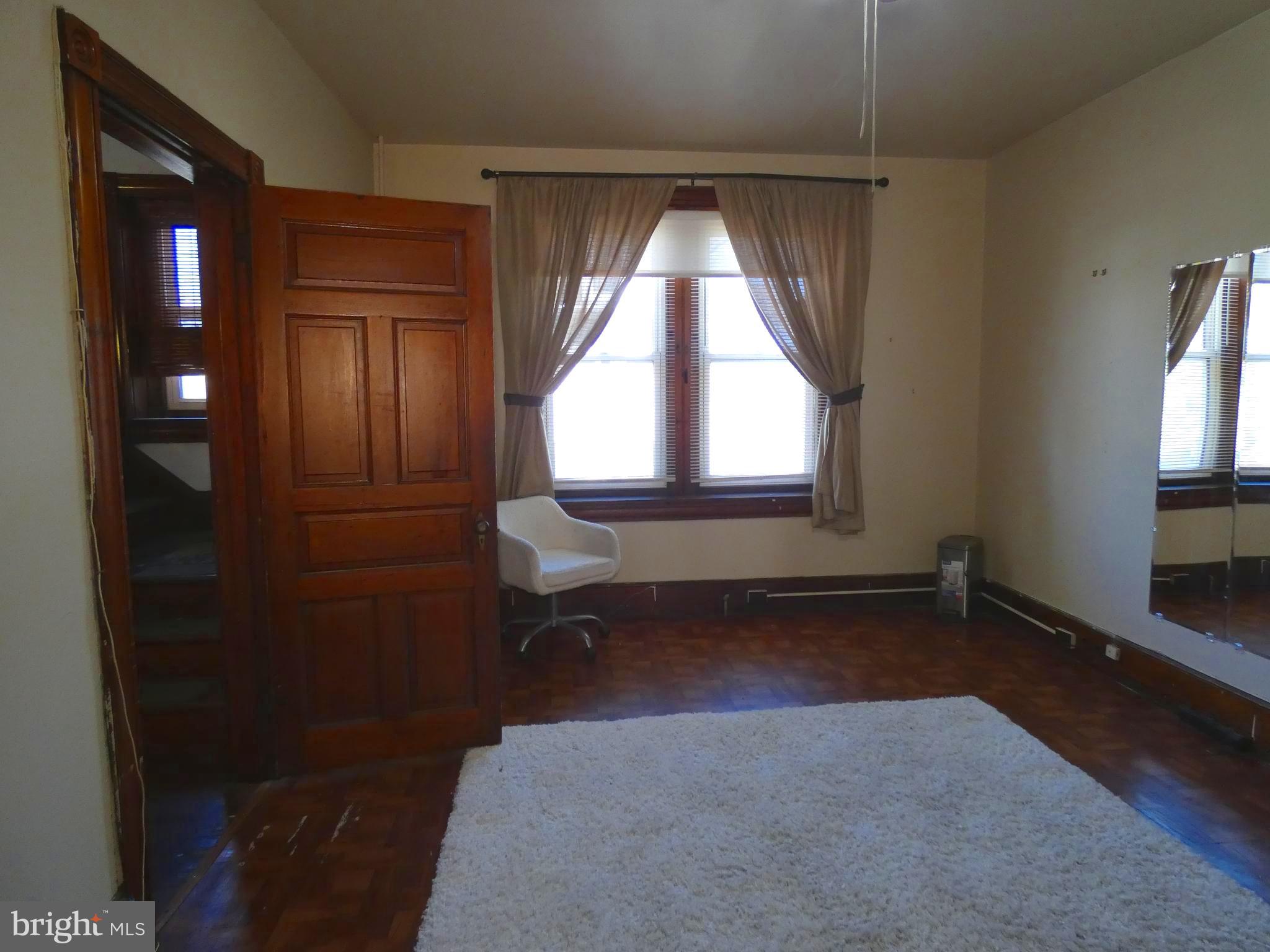 EAST OAK LANE - Residential