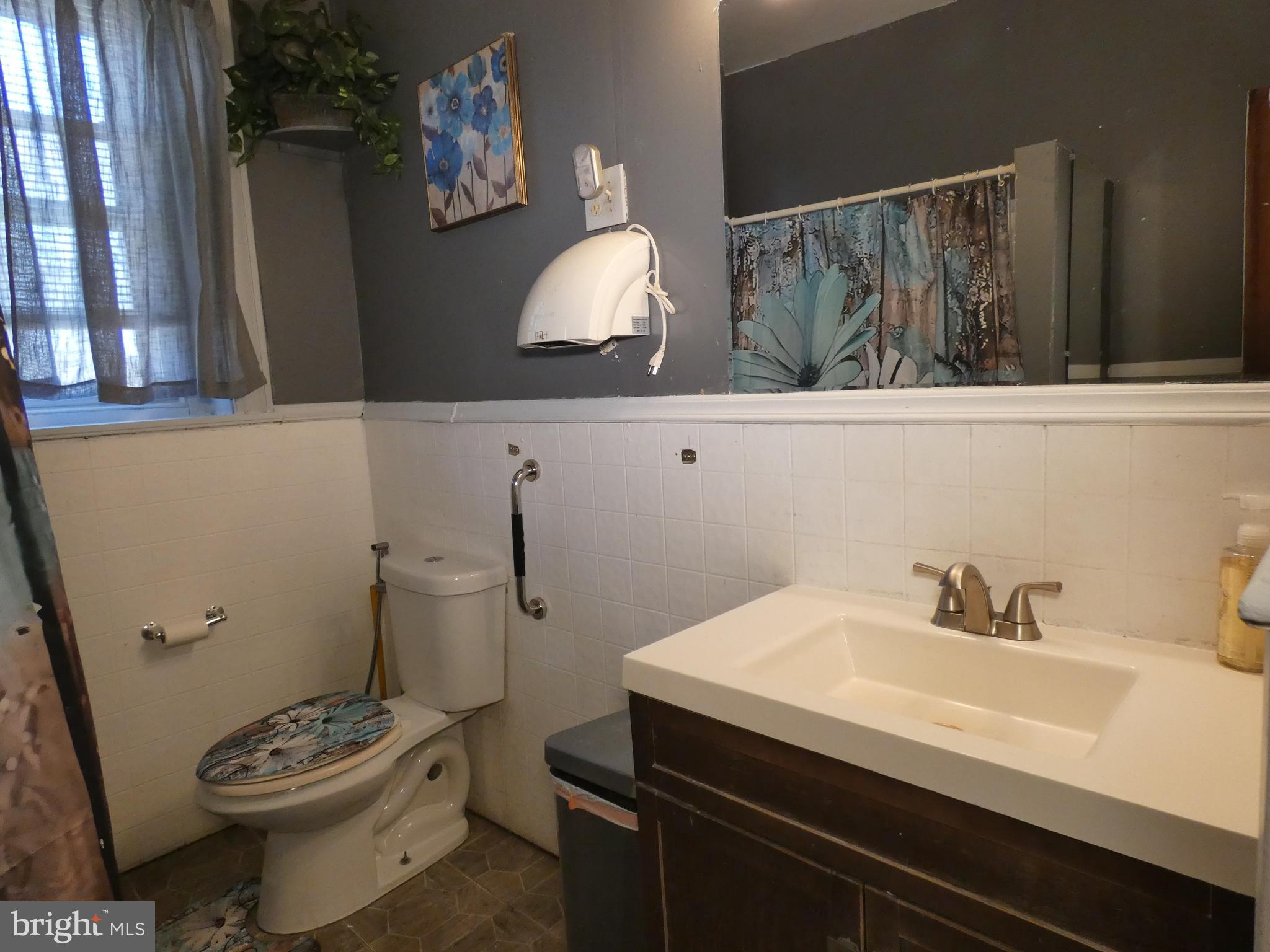 EAST OAK LANE - Residential