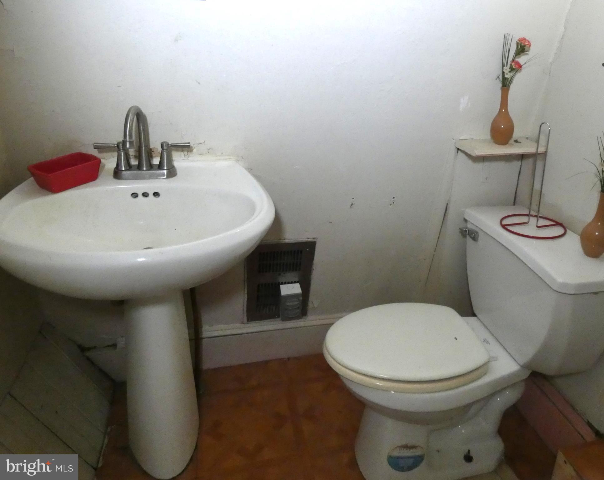 EAST OAK LANE - Residential