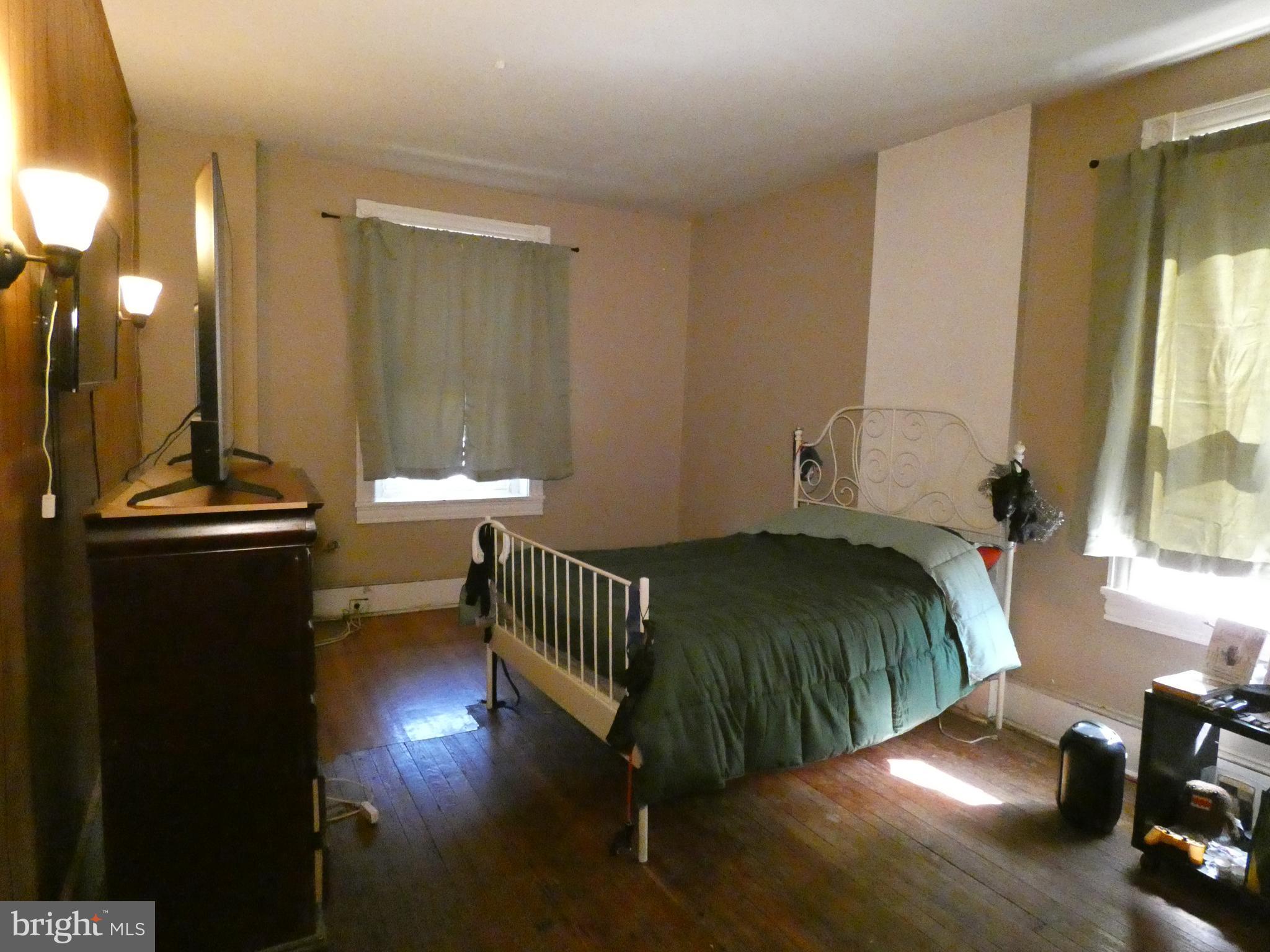 EAST OAK LANE - Residential