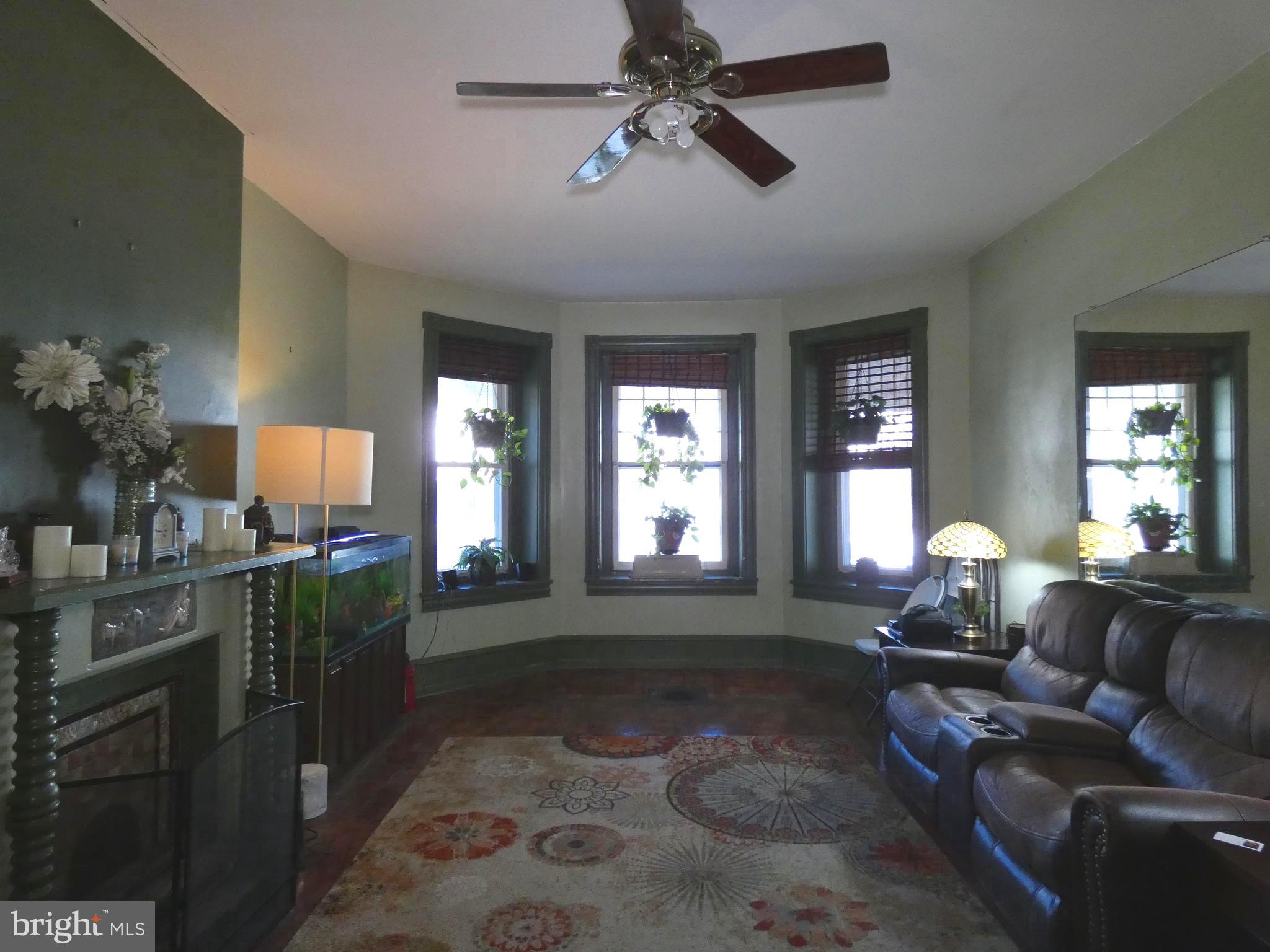 EAST OAK LANE - Residential