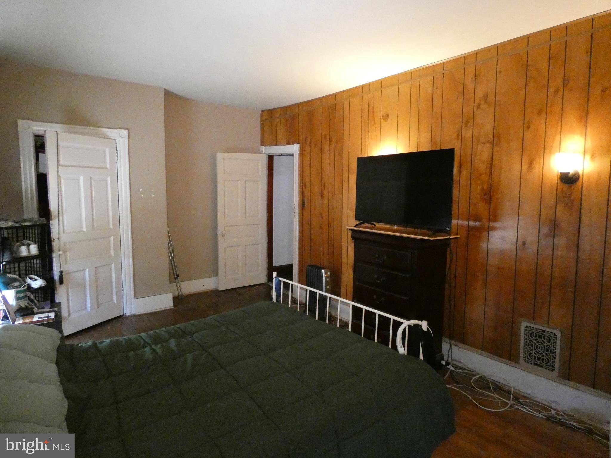 EAST OAK LANE - Residential