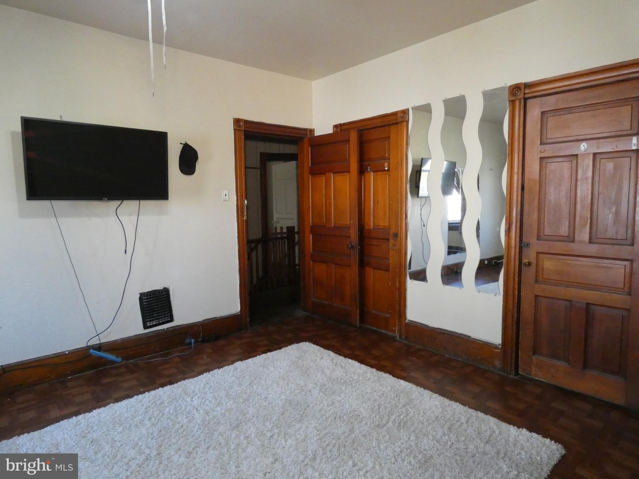 EAST OAK LANE - Residential