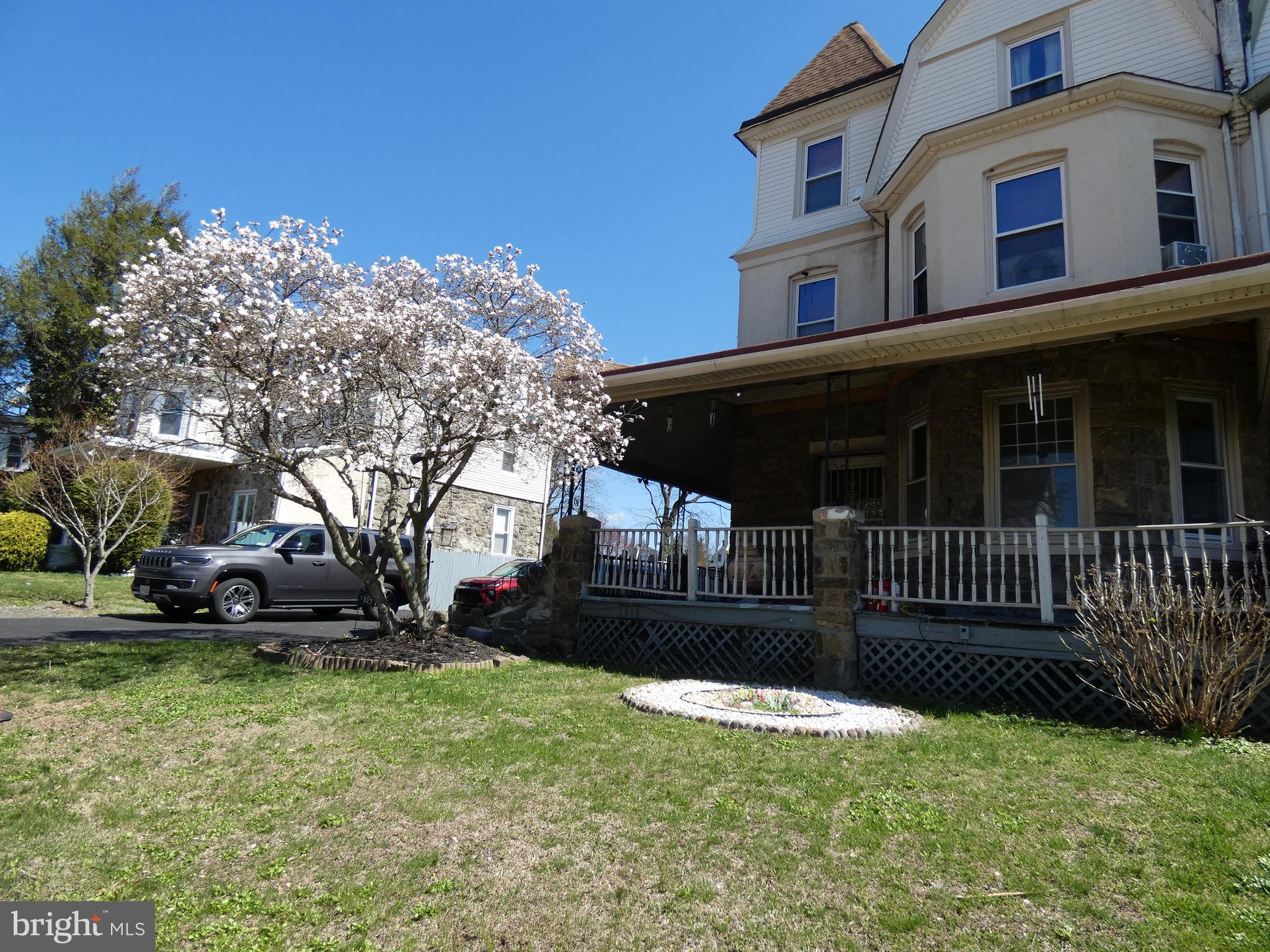 EAST OAK LANE - Residential