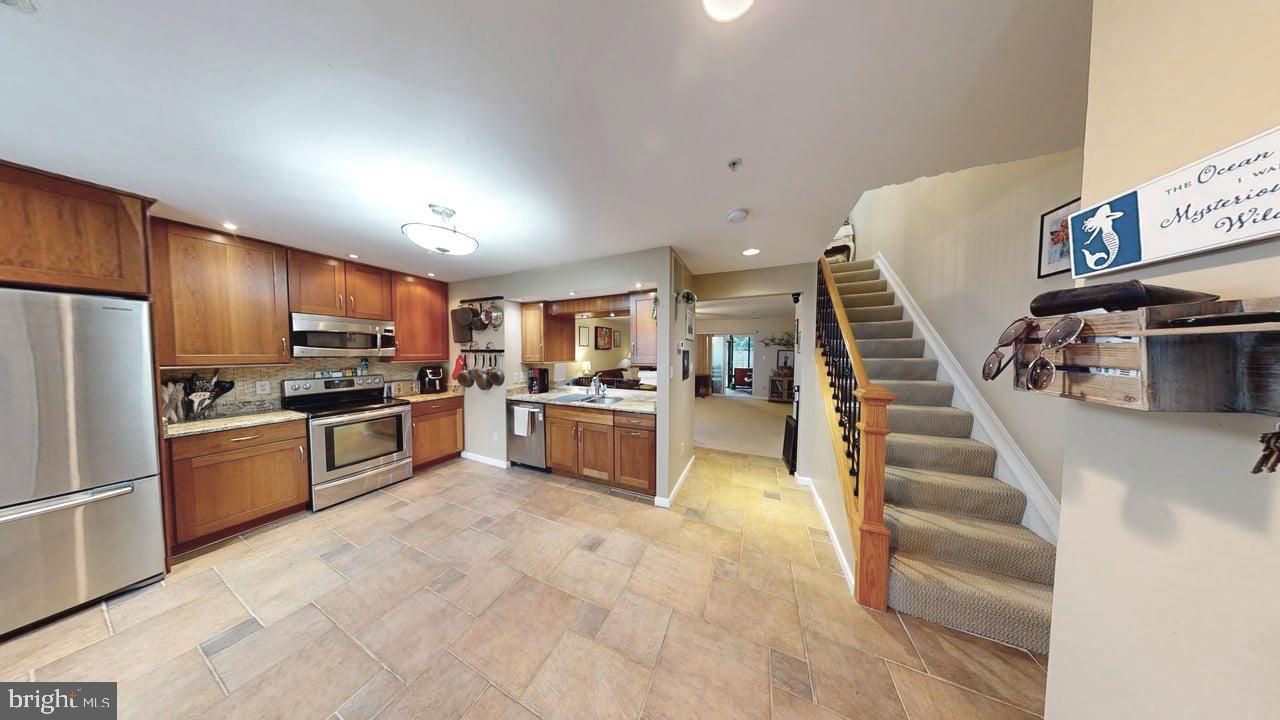 OPEN HOUSE, Saturday, August 2, from 11 am to 12 pm...Price Improvement...End Unit in Sought-After Queens Landing – A Waterfront Lifestyle Awaits!
Don’t miss this spacious end unit in the highly desirable Queens Landing community! Featuring two primary bedroom suites with private baths, this home offers the perfect blend of comfort and functionality. The expansive kitchen is a chef’s dream, boasting granite countertops, stainless steel appliances, a breakfast bar, and plenty of table space—ideal for entertaining or everyday living.
Relax in the sun-filled family room or unwind in the cozy sunroom, which opens to a semi-private paver patio—just steps from the water!
Community amenities include:
A resort-style in-ground pool overlooking the scenic Chester River
Elegant clubhouse with party room and river views
Fully equipped fitness center
Tennis courts, walking paths, meeting room, and more
Access to the marina for boating enthusiasts
Queens Landing isn’t just a home—it’s a waterfront way of life. Live where others vacation!