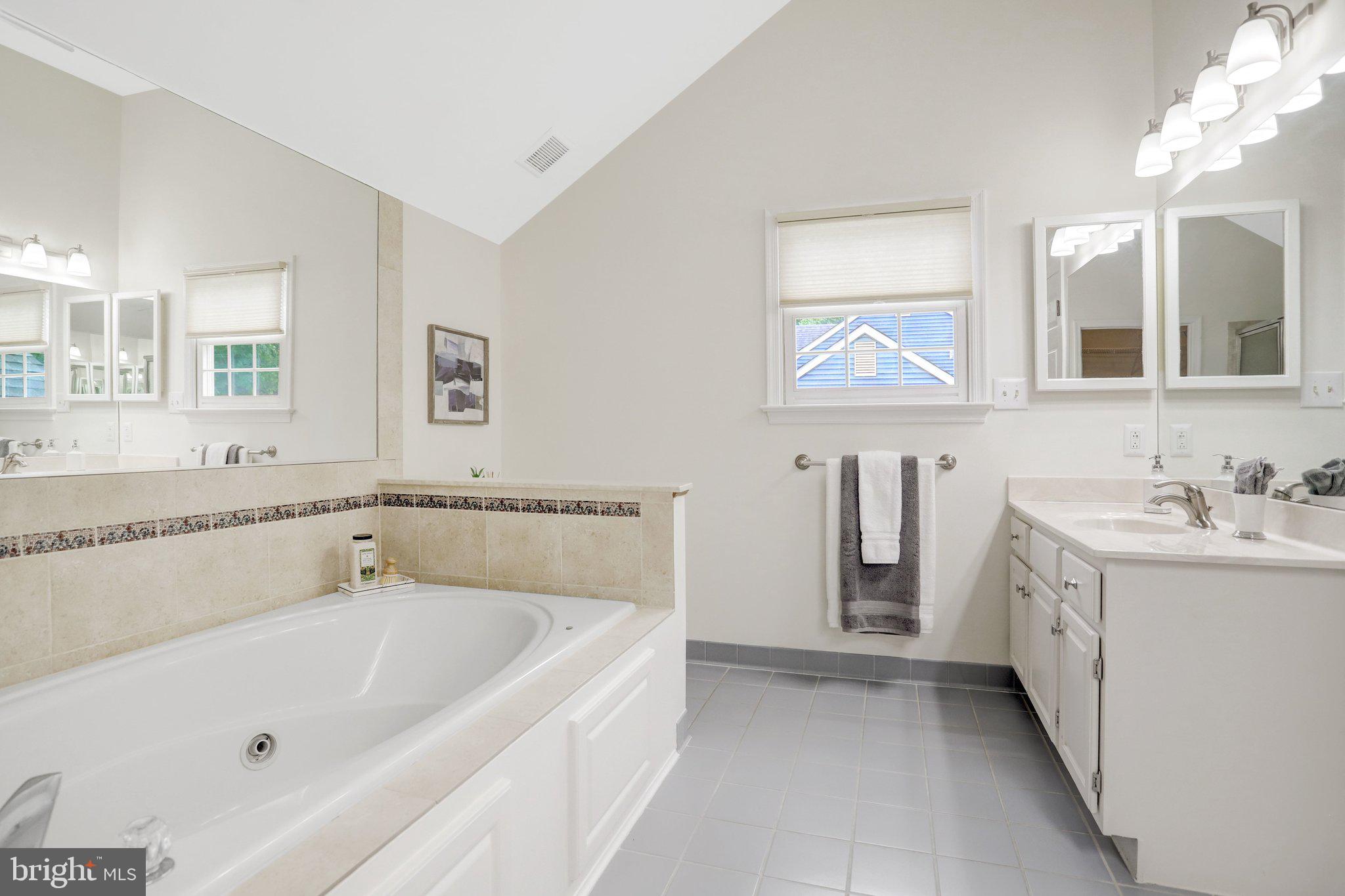 COLLINGWOOD MANOR - Residential