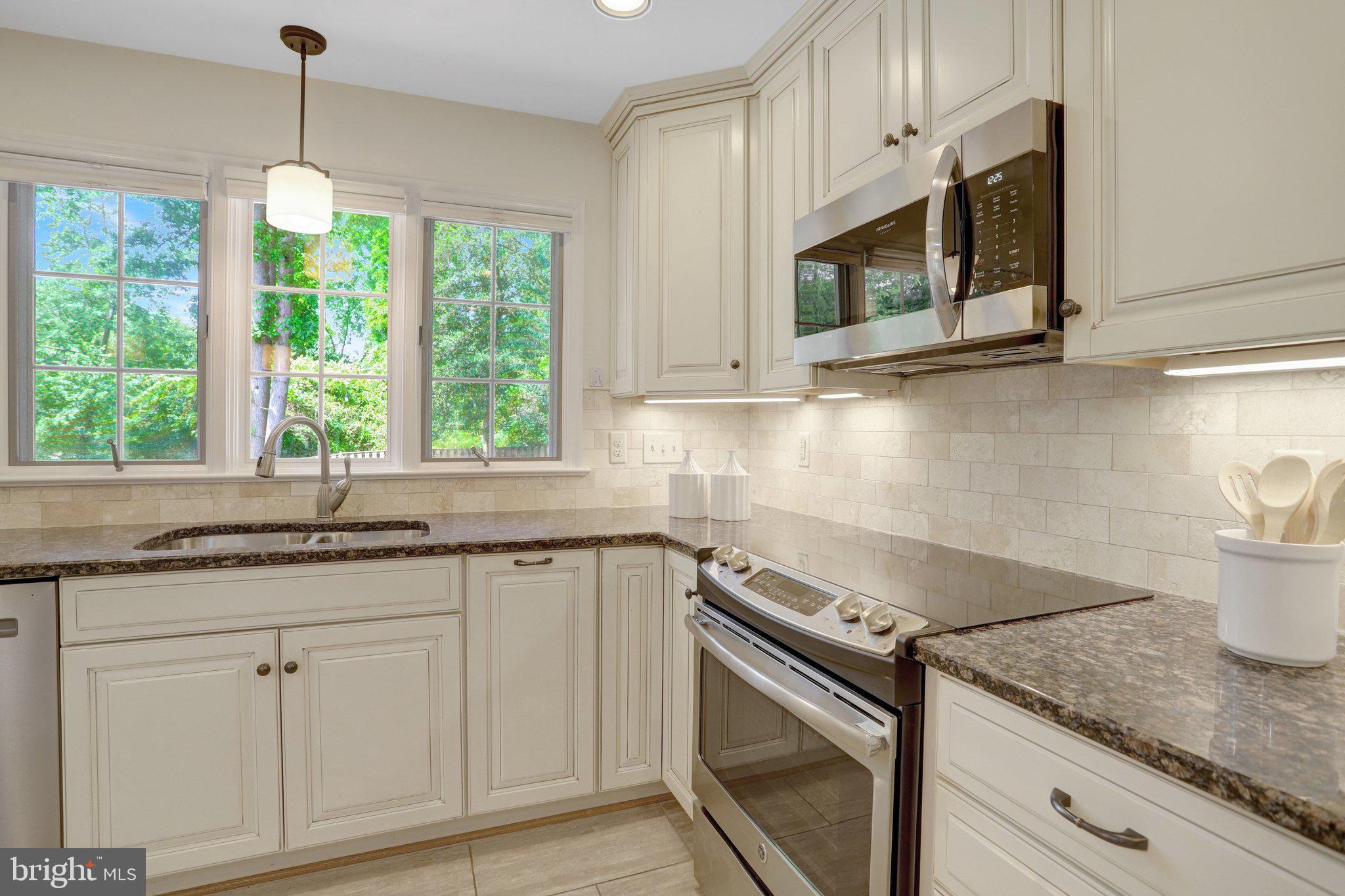 COLLINGWOOD MANOR - Residential