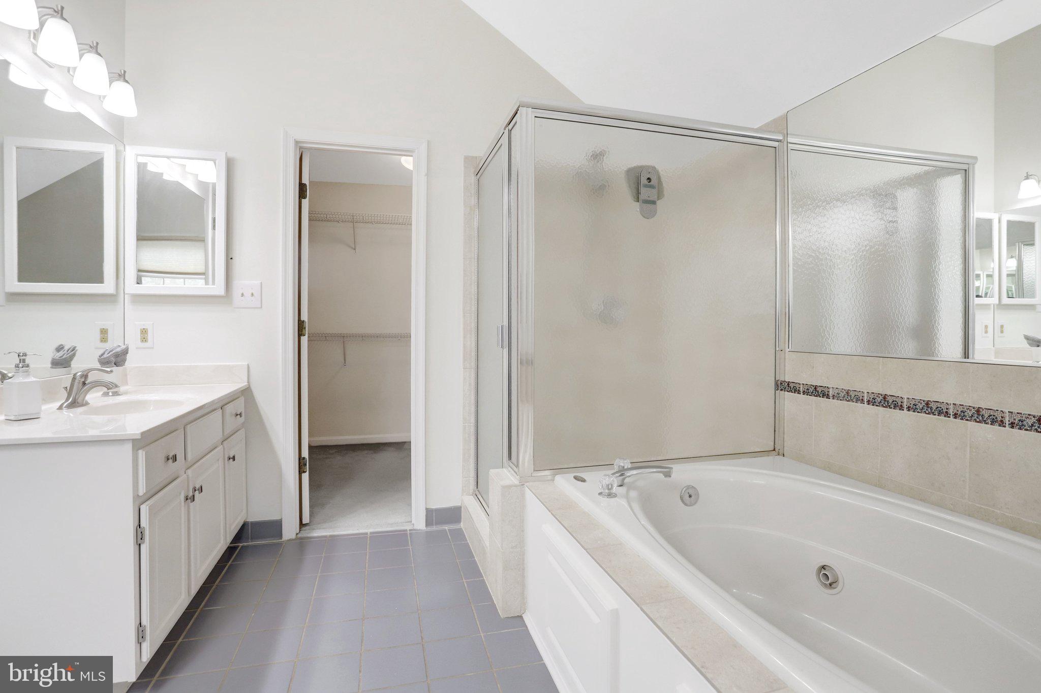 COLLINGWOOD MANOR - Residential