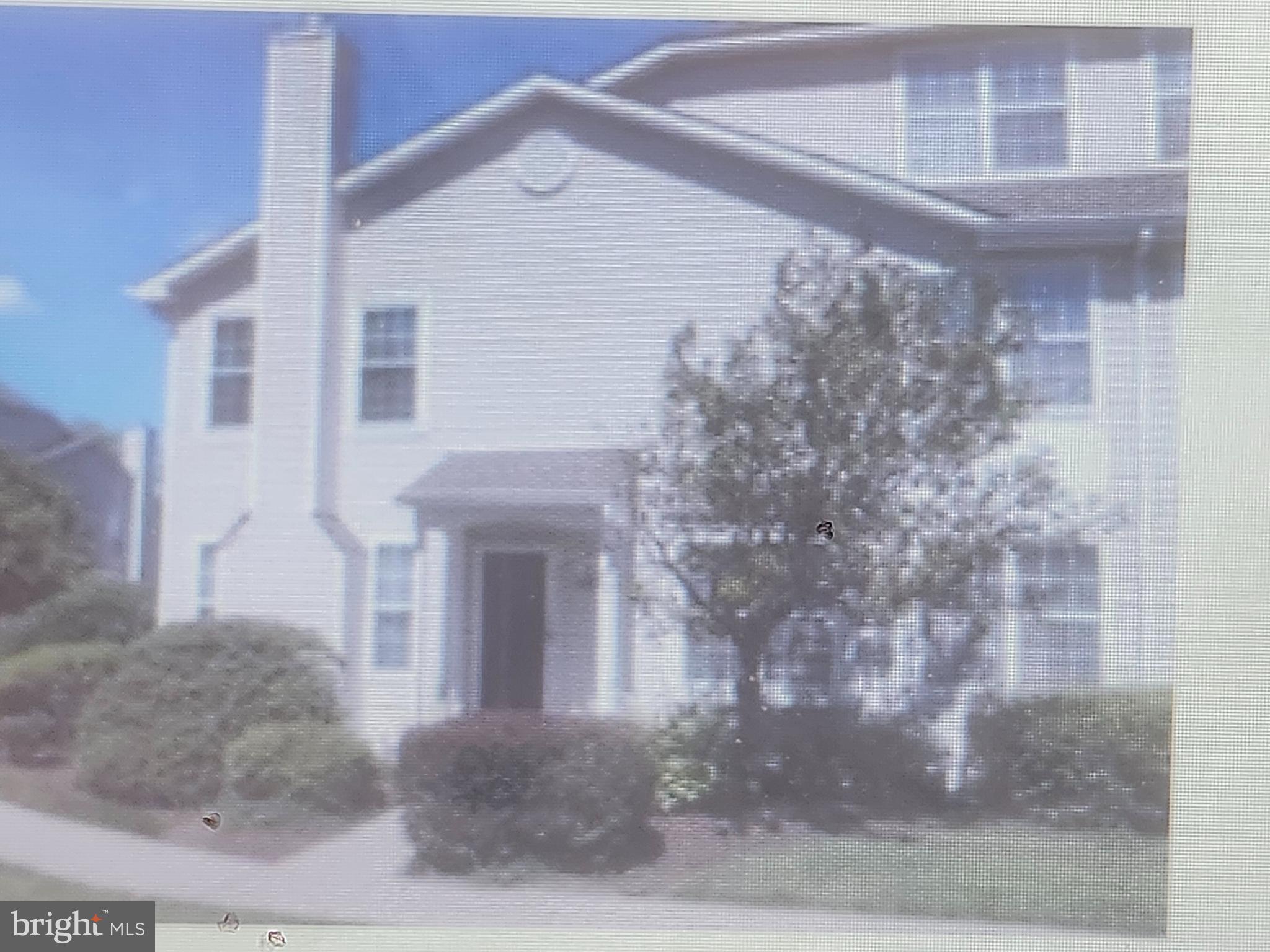 Beautiful Spruce Mill Brockton Elite model with loft. Freshly painted throughout, shows very well and available immediately. Gas appliances, wall to wall carpet throughout, full basement, and great location near to lots of overflow parking. Easy to show.